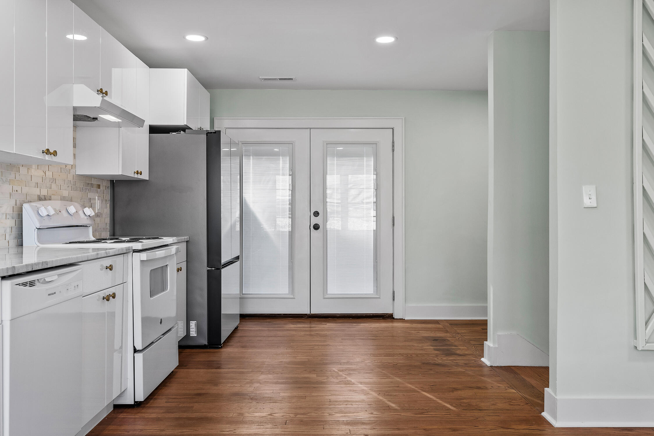 3802 Altamira Dr