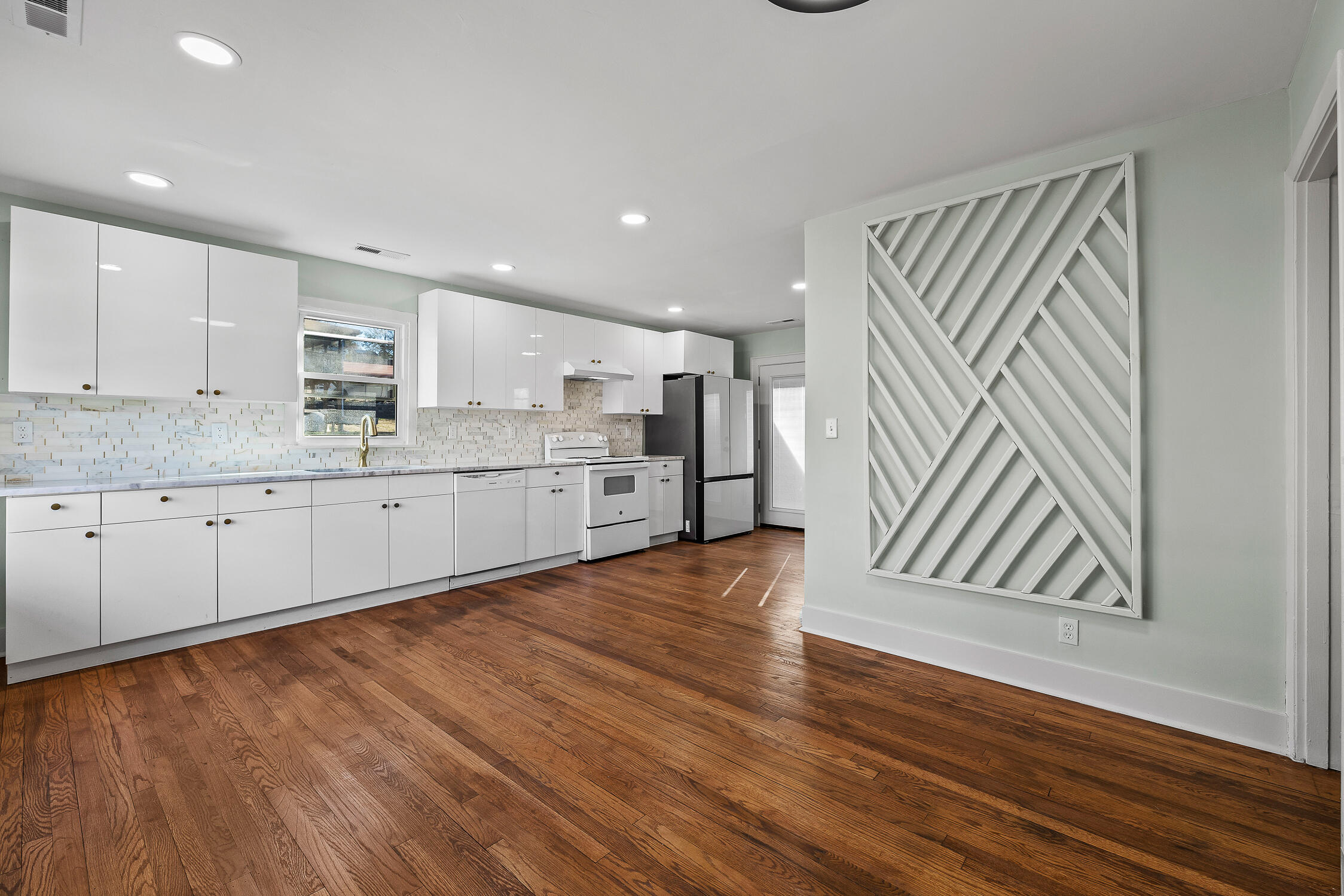 3802 Altamira Dr