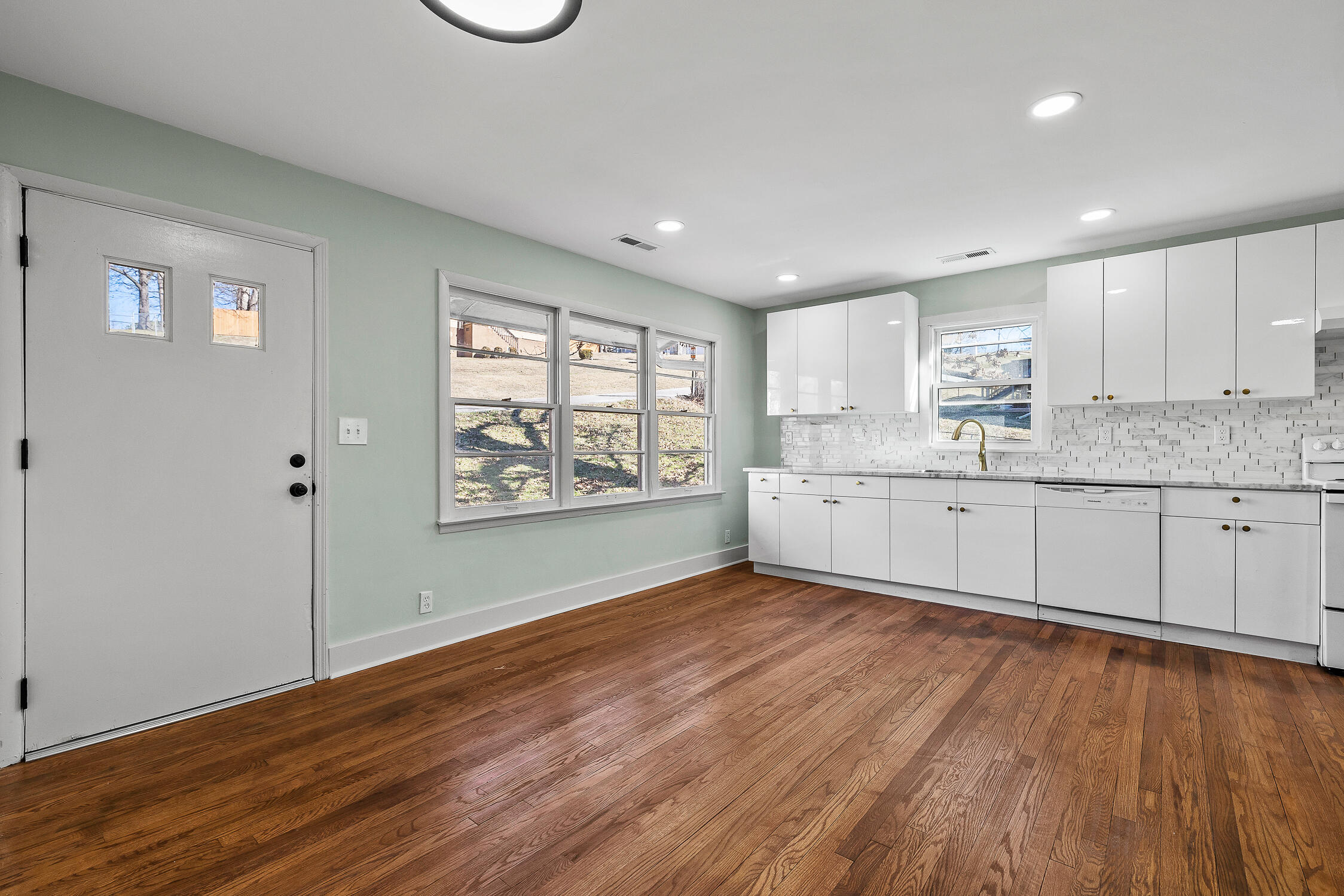 3802 Altamira Dr