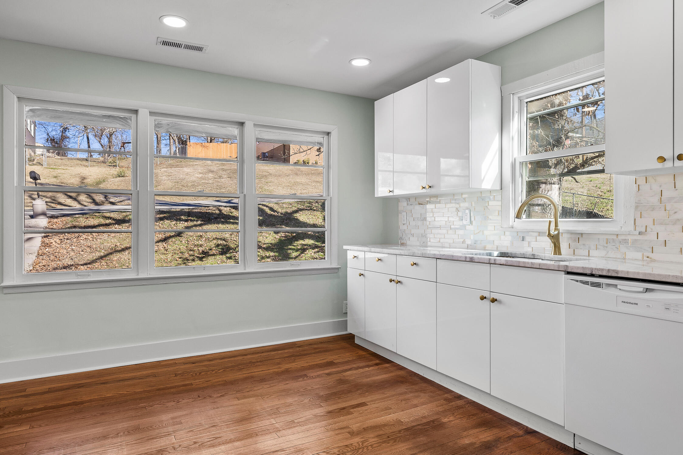 3802 Altamira Dr