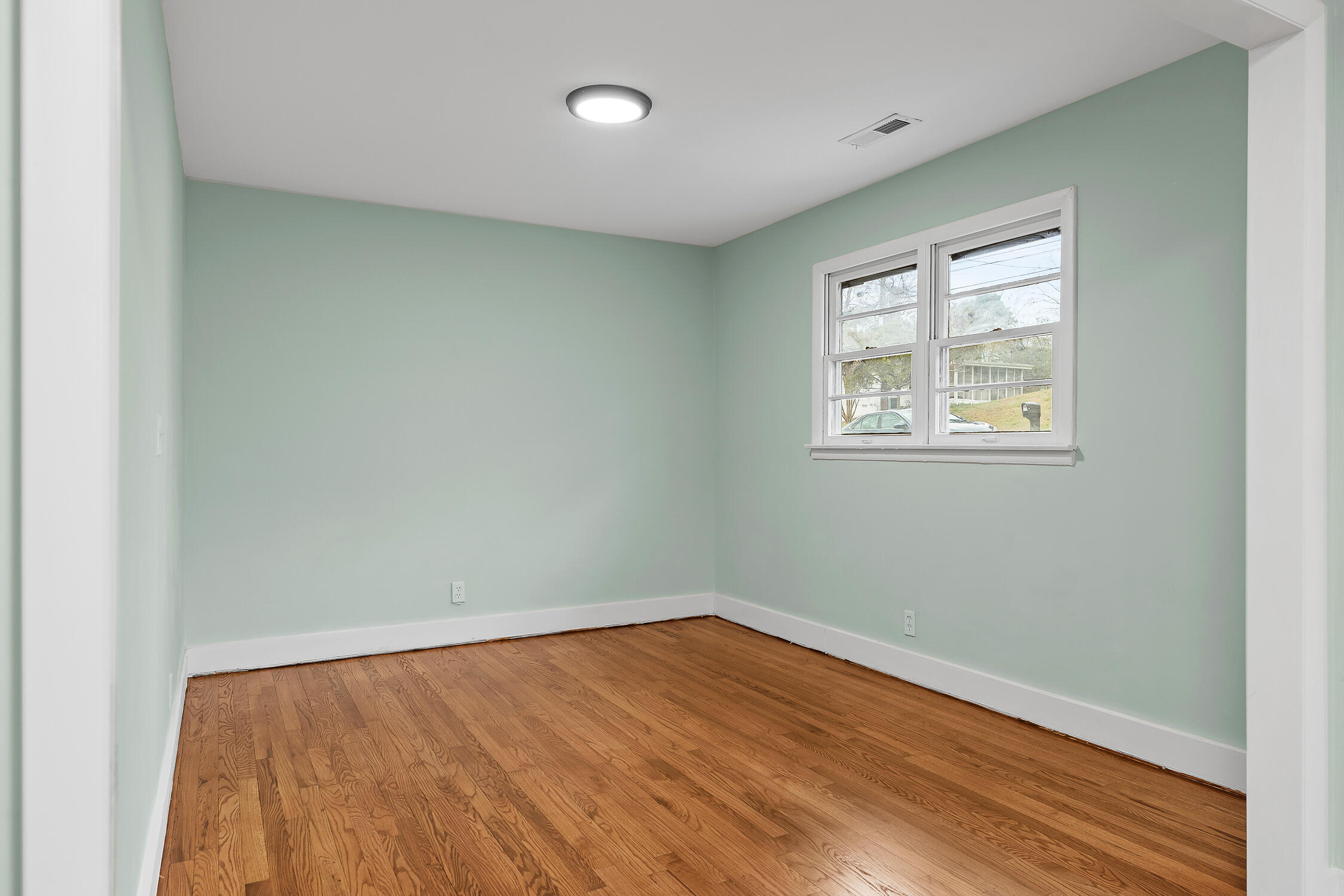 3802 Altamira Dr