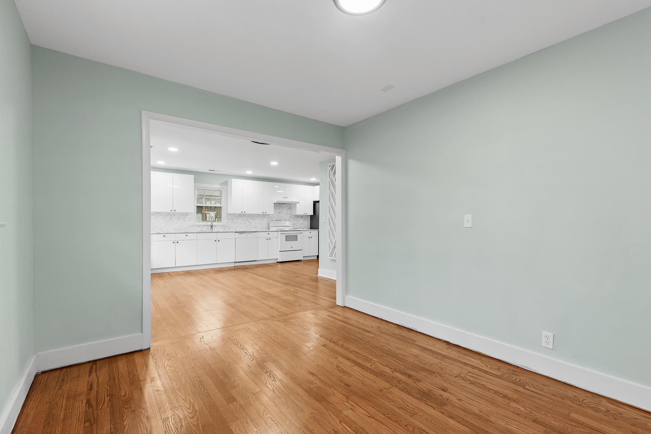 3802 Altamira Dr