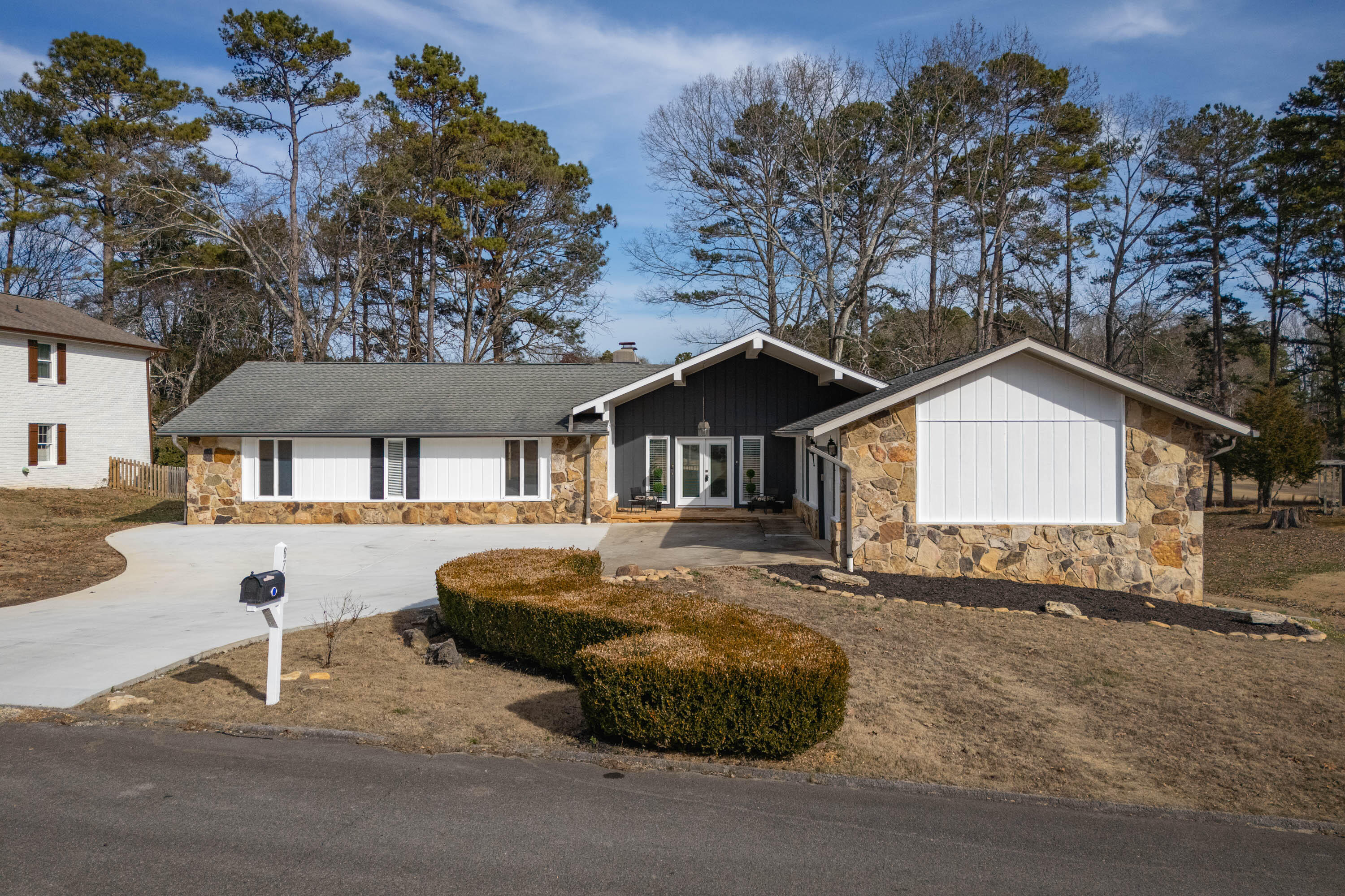 875 NW Golf View Drive