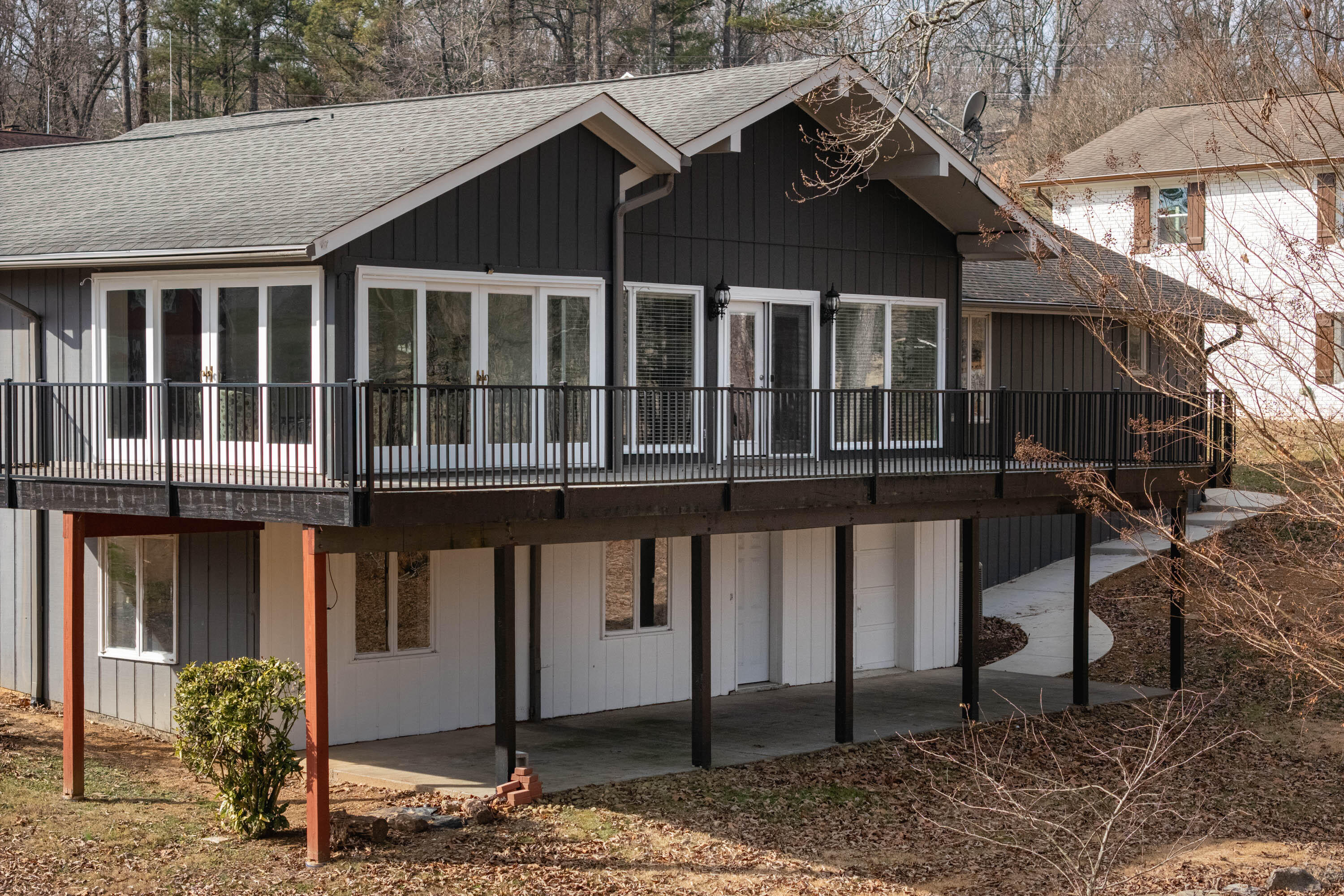 875 NW Golf View Drive