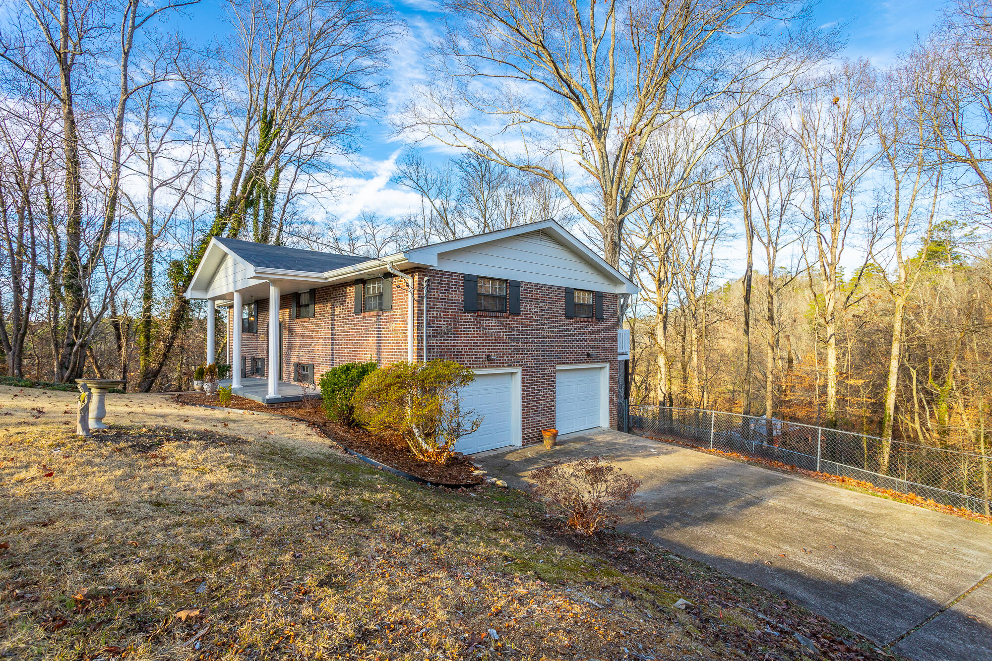 1014 Ravencrest Dr