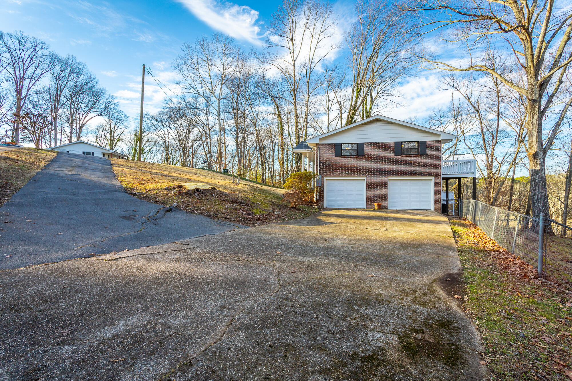 1014 Ravencrest Dr