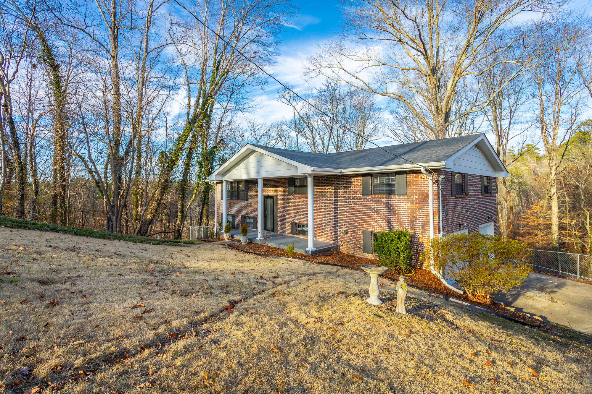 1014 Ravencrest Dr