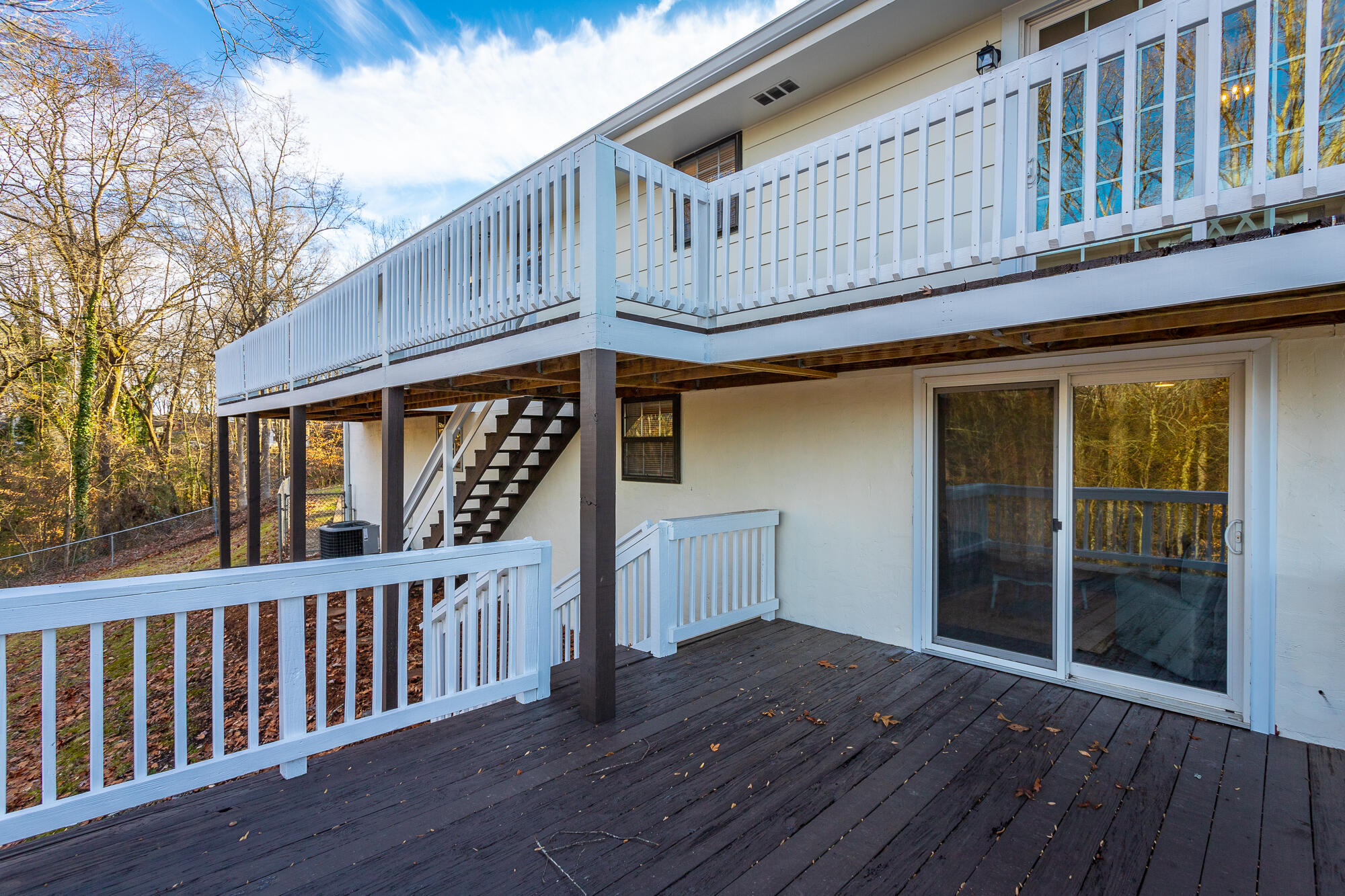 1014 Ravencrest Dr