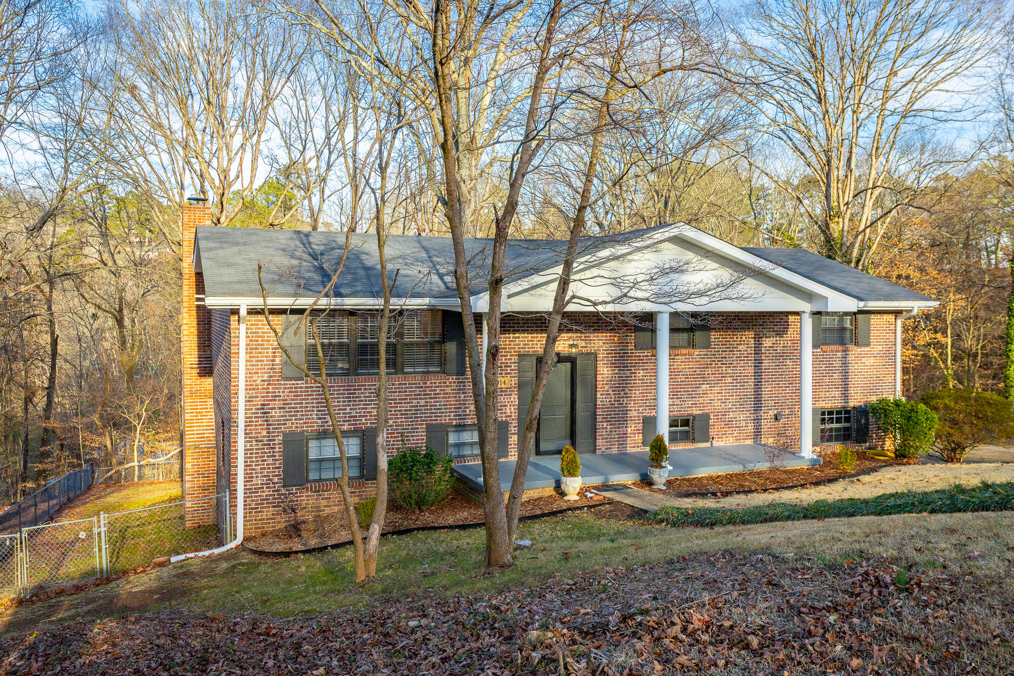 1014 Ravencrest Dr