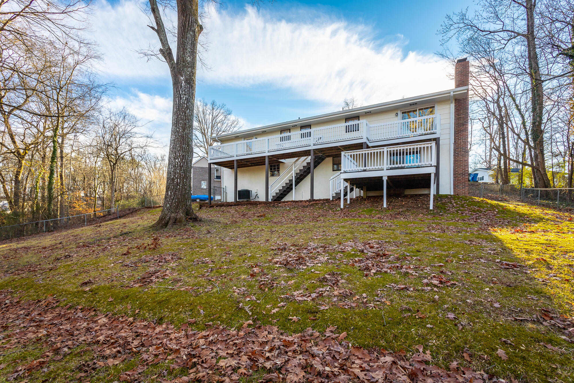 1014 Ravencrest Dr