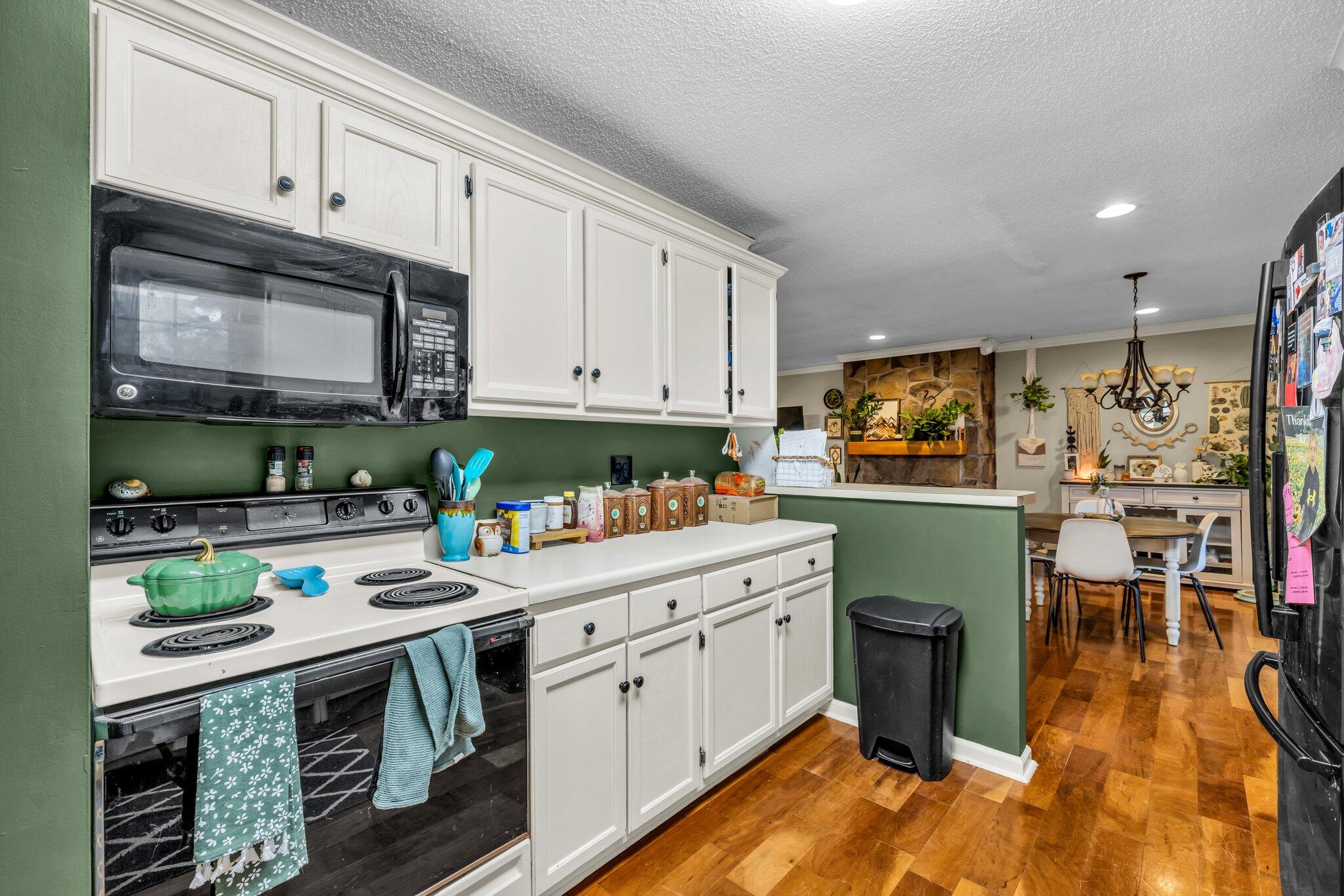 2308 Gale Lane