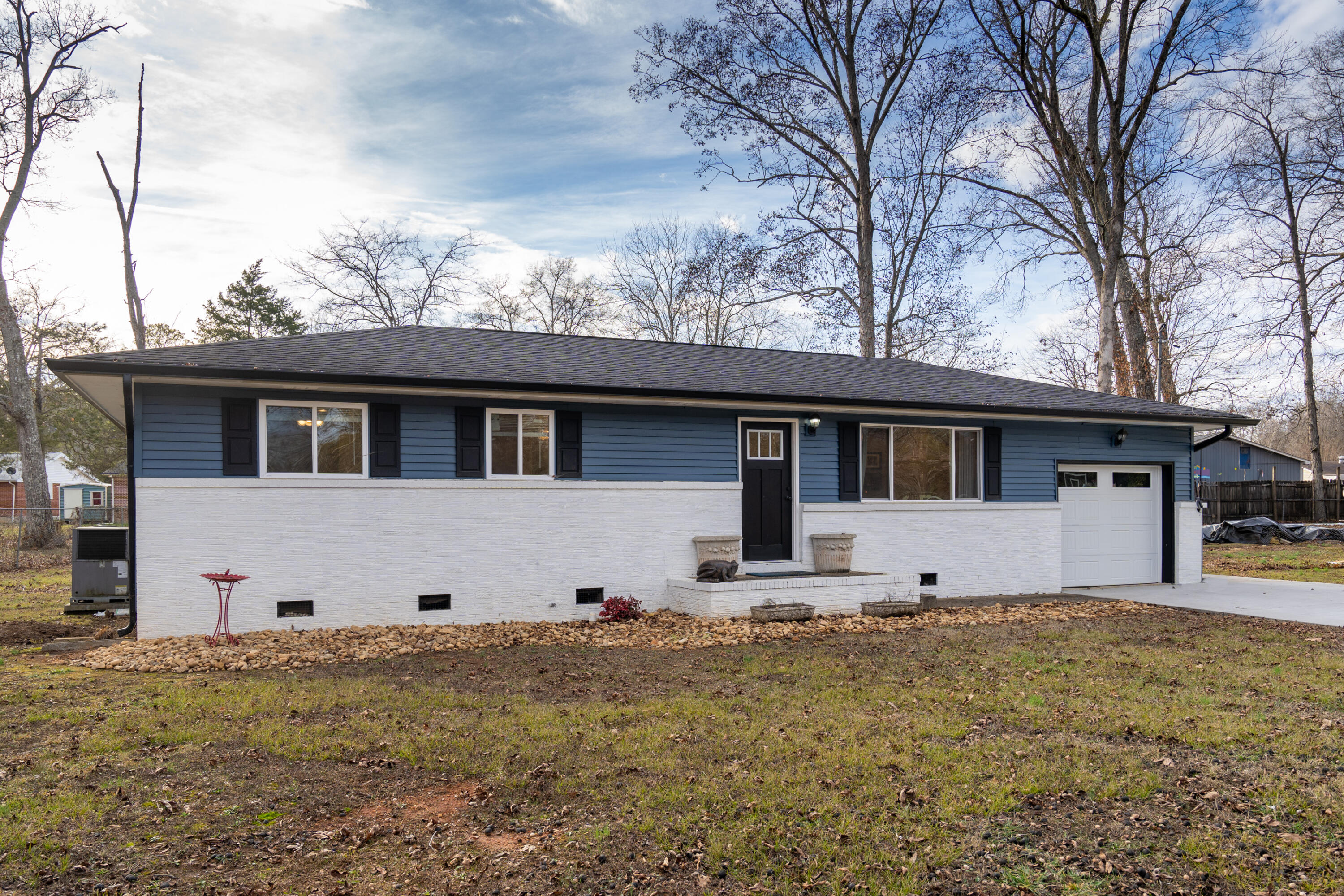 38 Elaine Cir