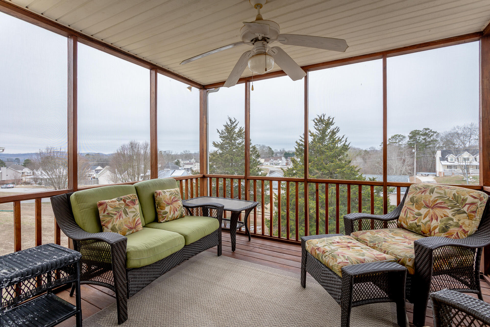 2704 Windtop Ln