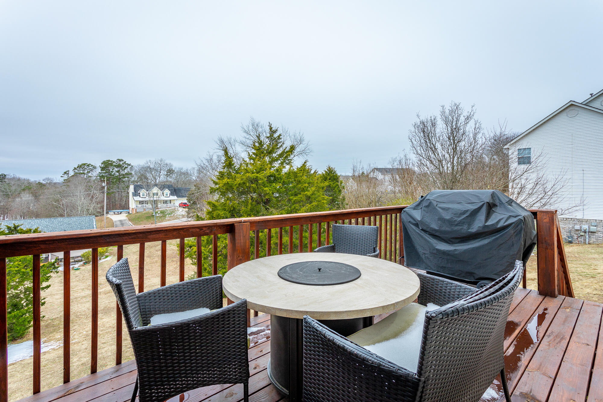 2704 Windtop Ln
