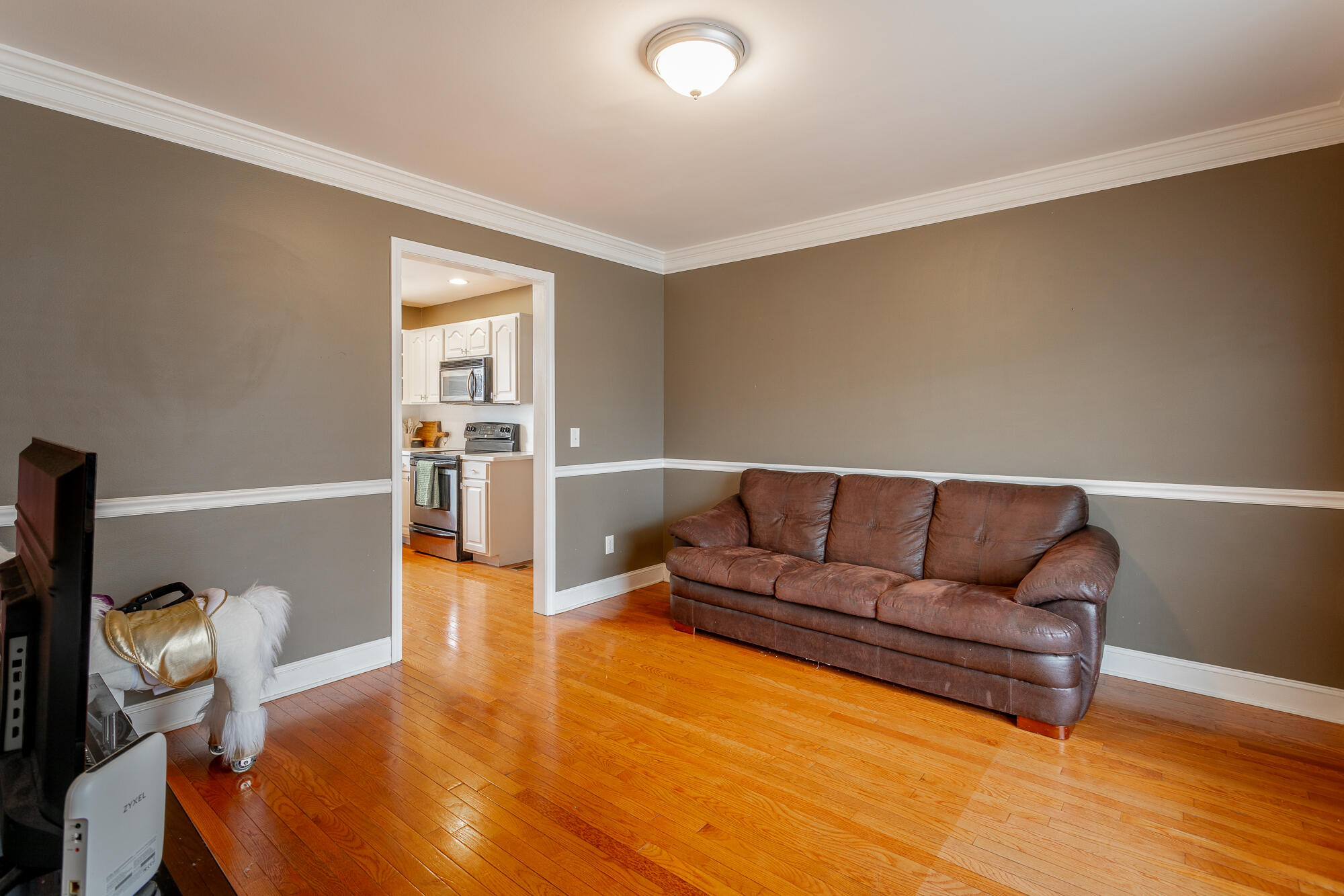2704 Windtop Ln