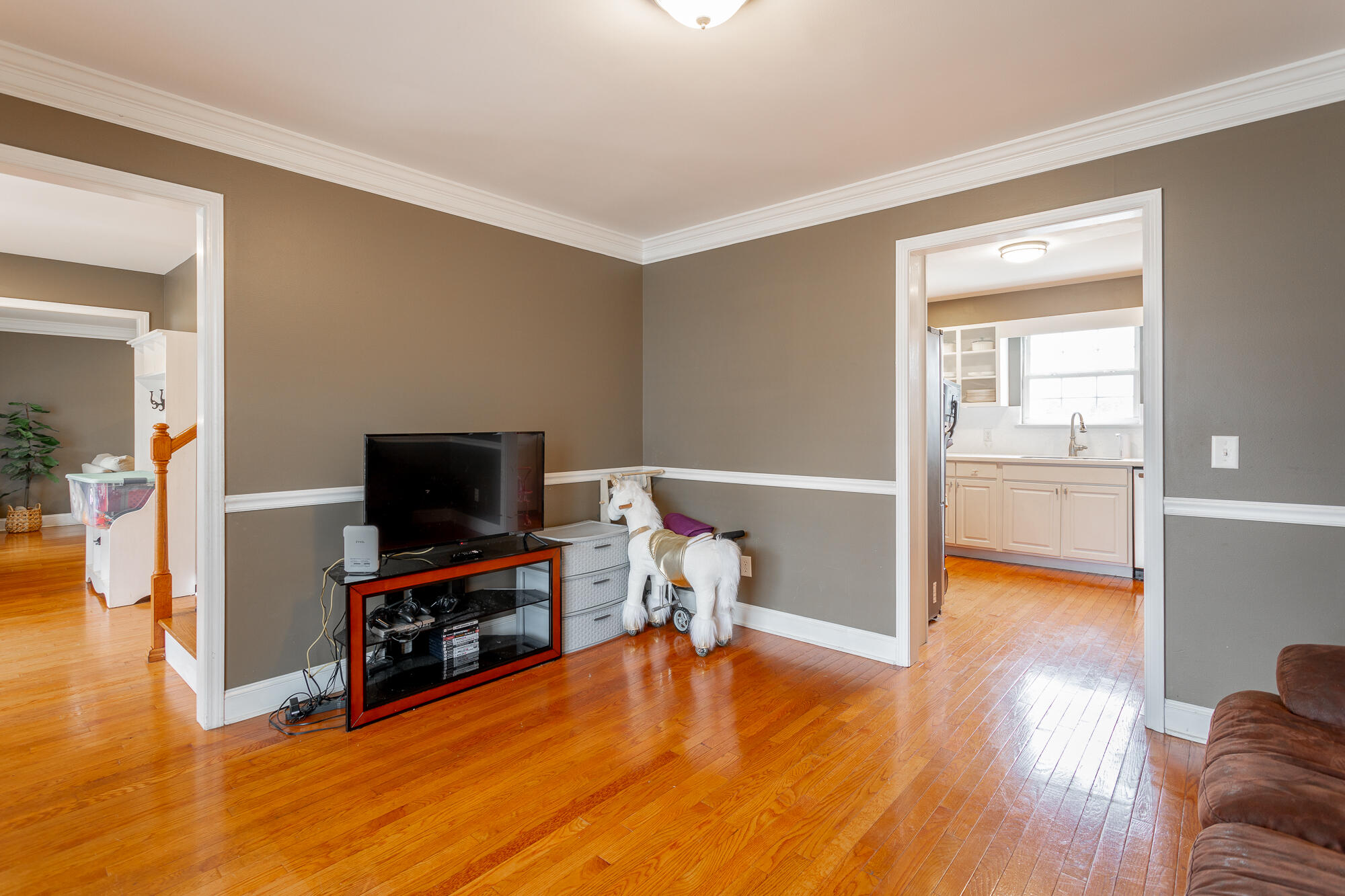 2704 Windtop Ln
