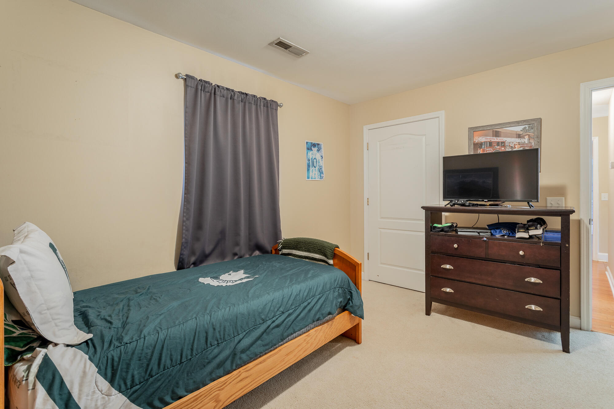 2704 Windtop Ln
