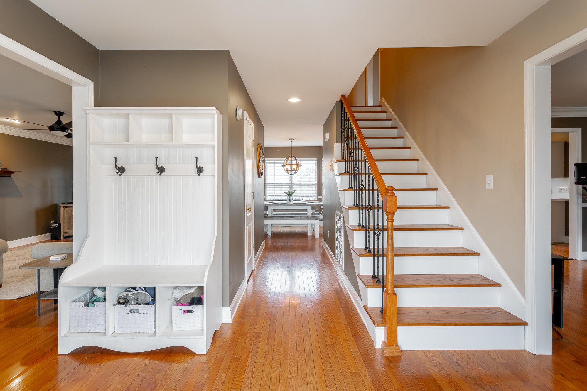 2704 Windtop Ln