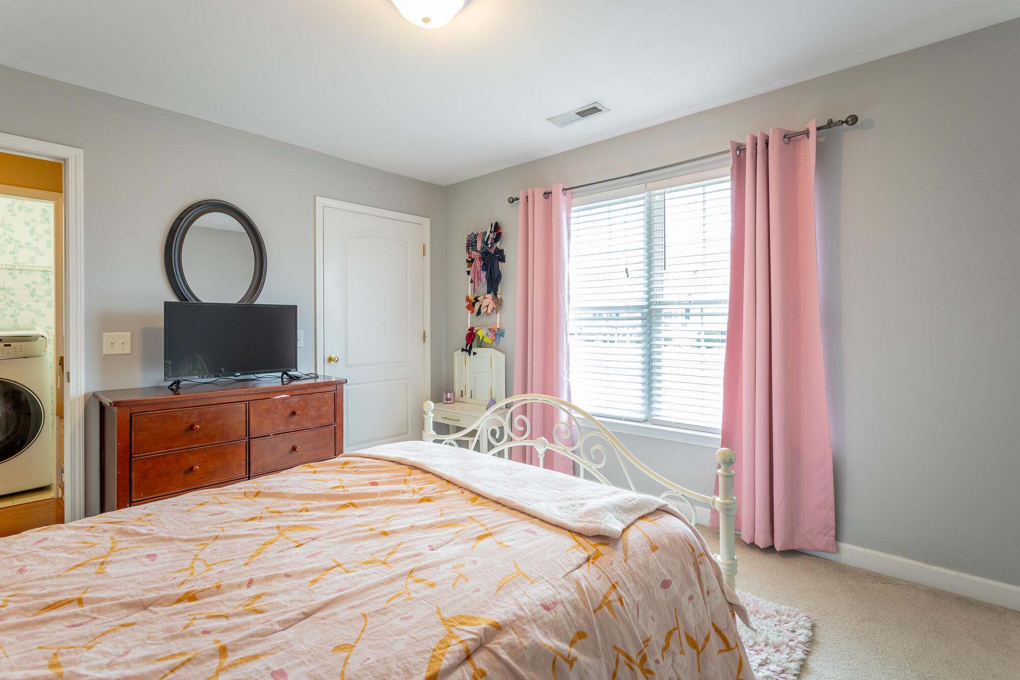 2704 Windtop Ln