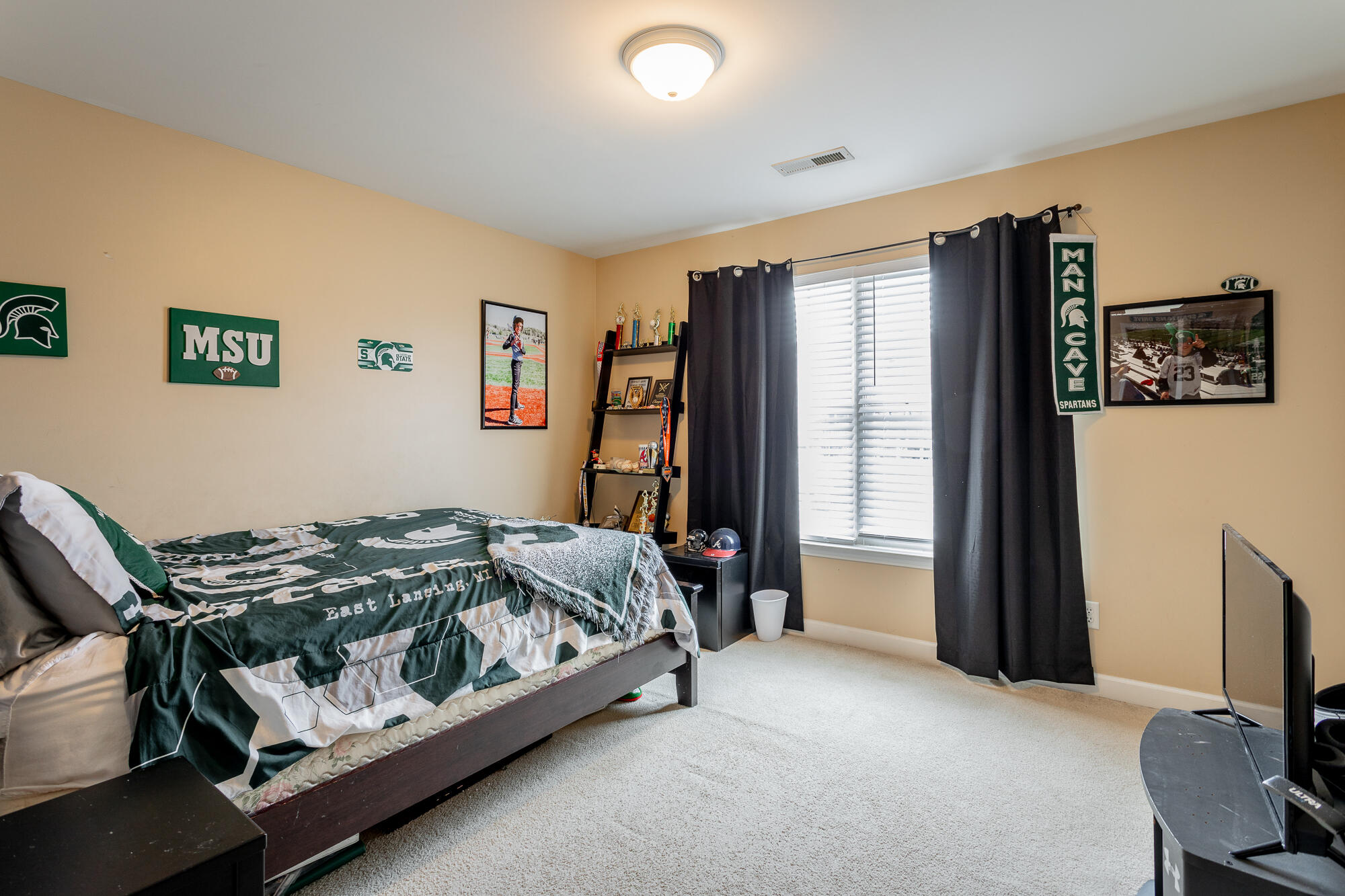 2704 Windtop Ln