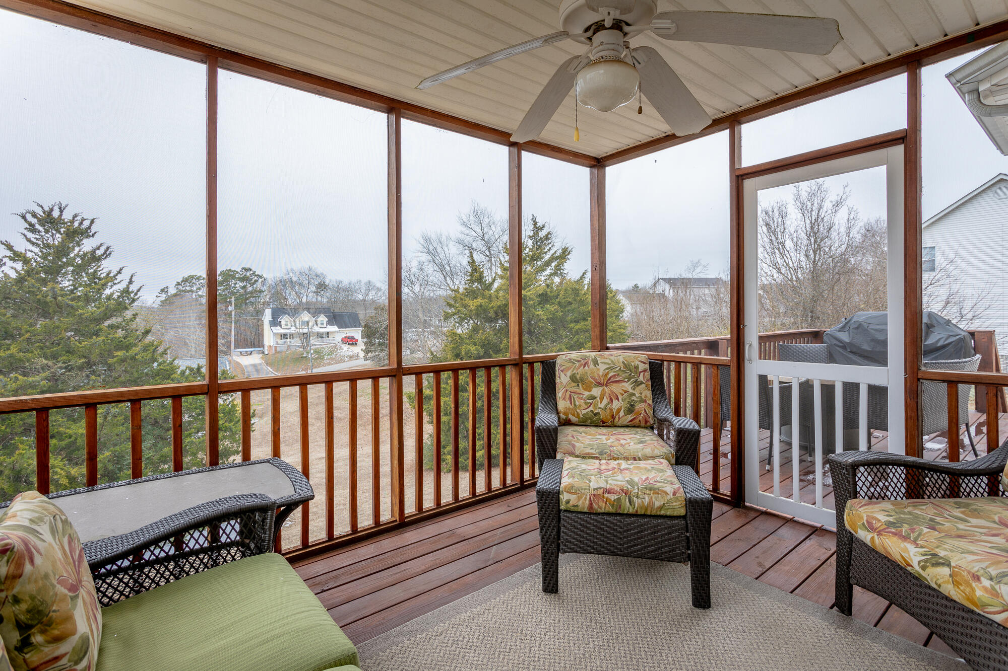 2704 Windtop Ln