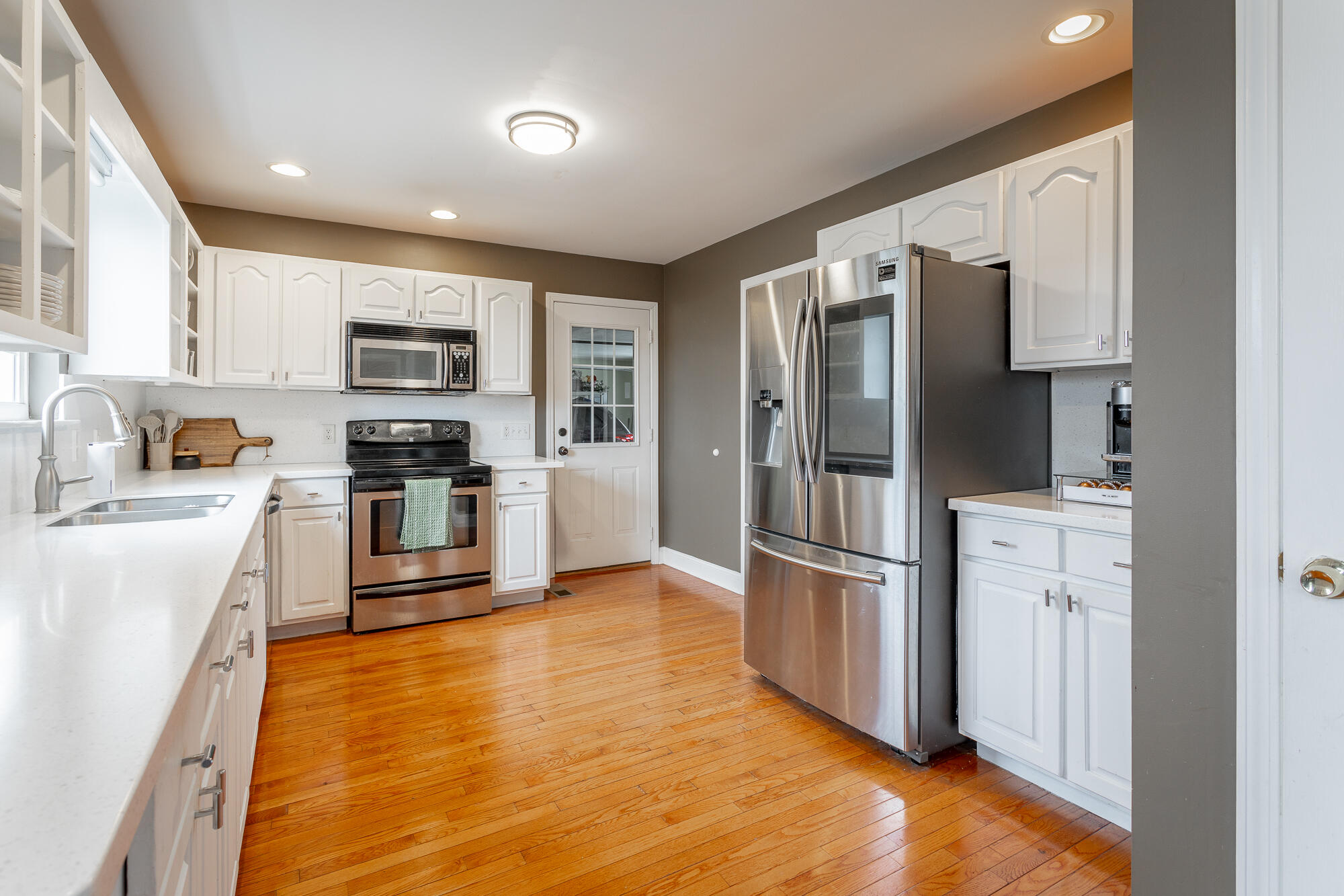 2704 Windtop Ln