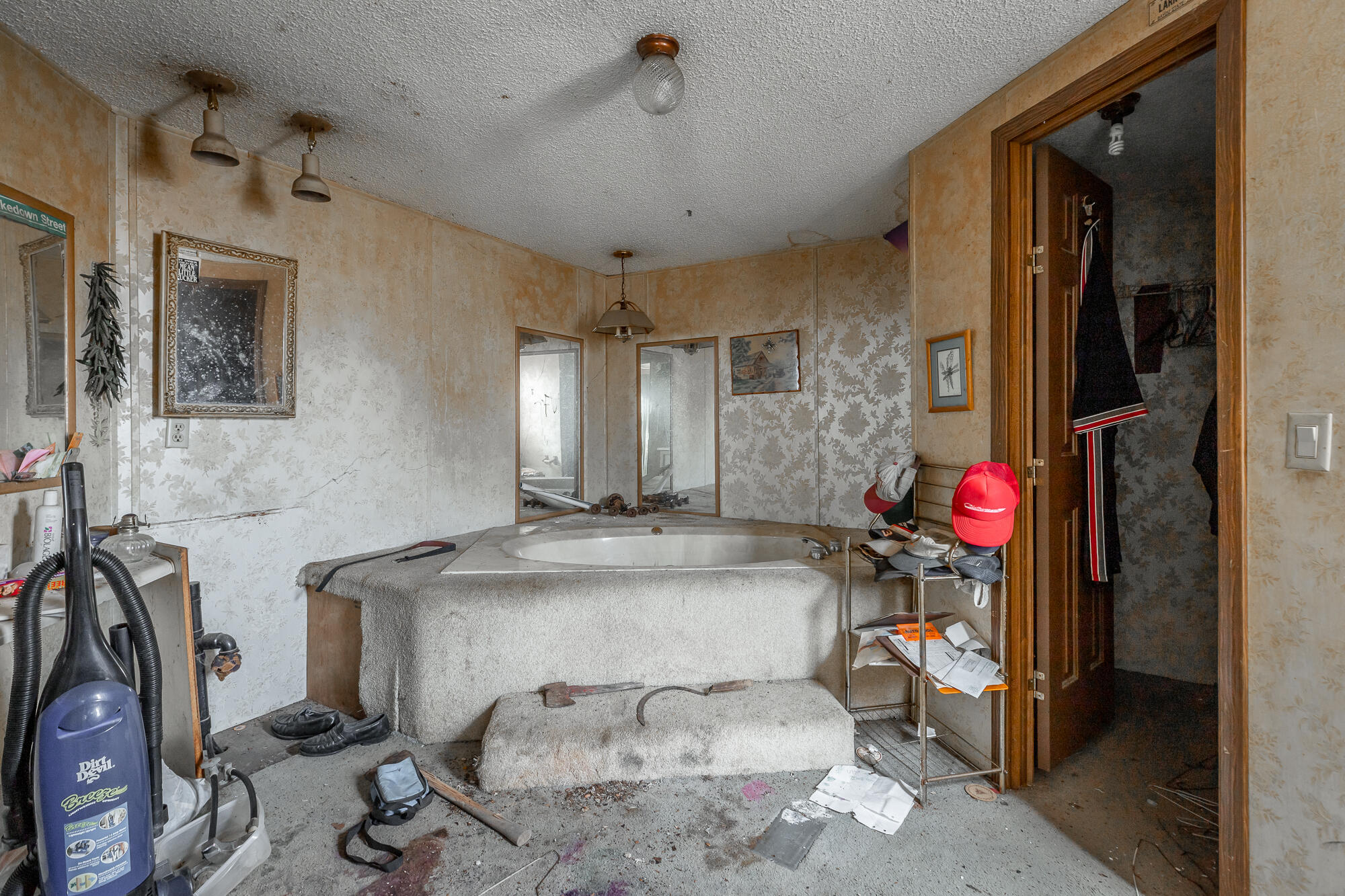 10009 Sunny Lane