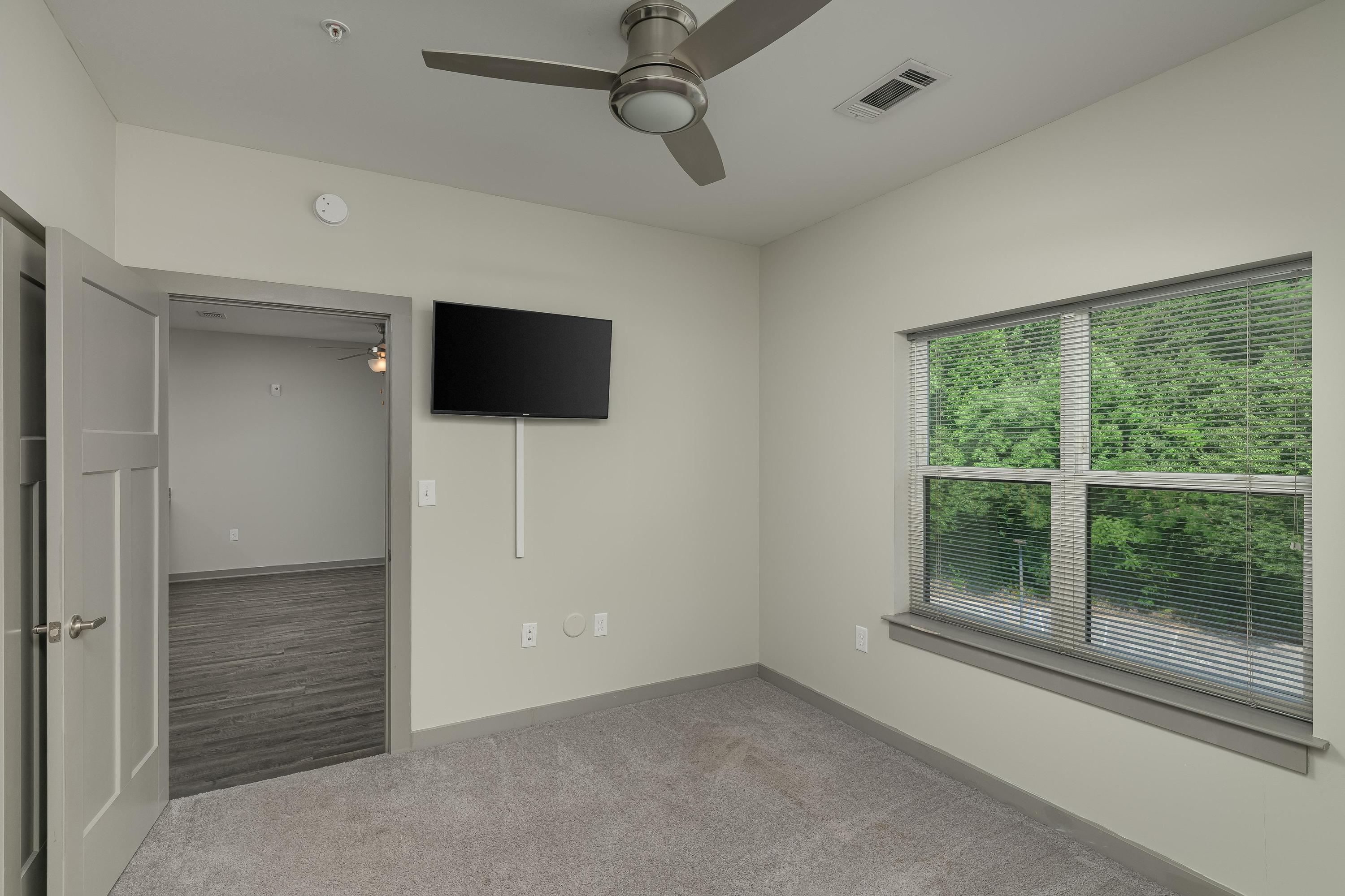 782 Riverfront Pkwy, 407