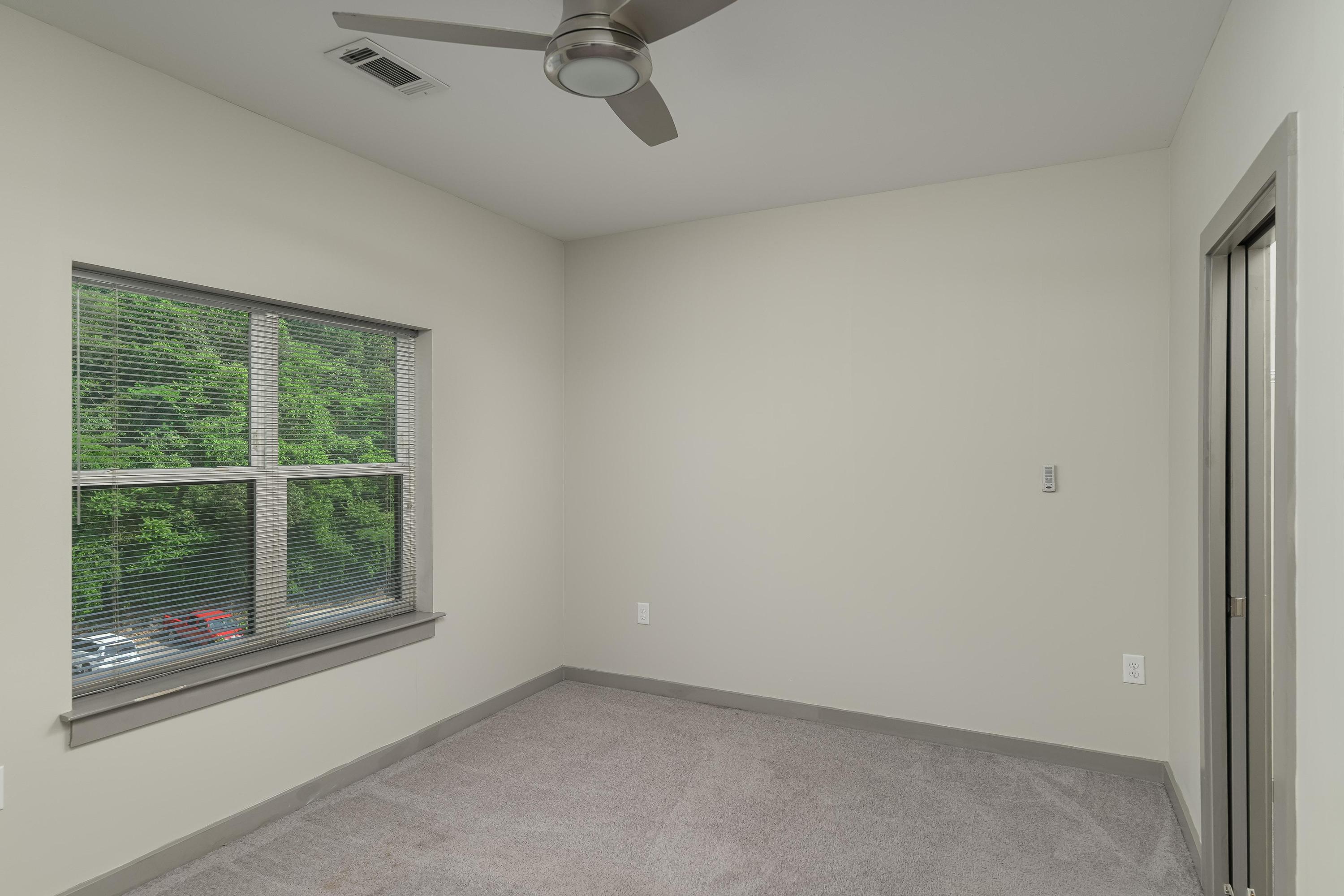 782 Riverfront Pkwy, 407