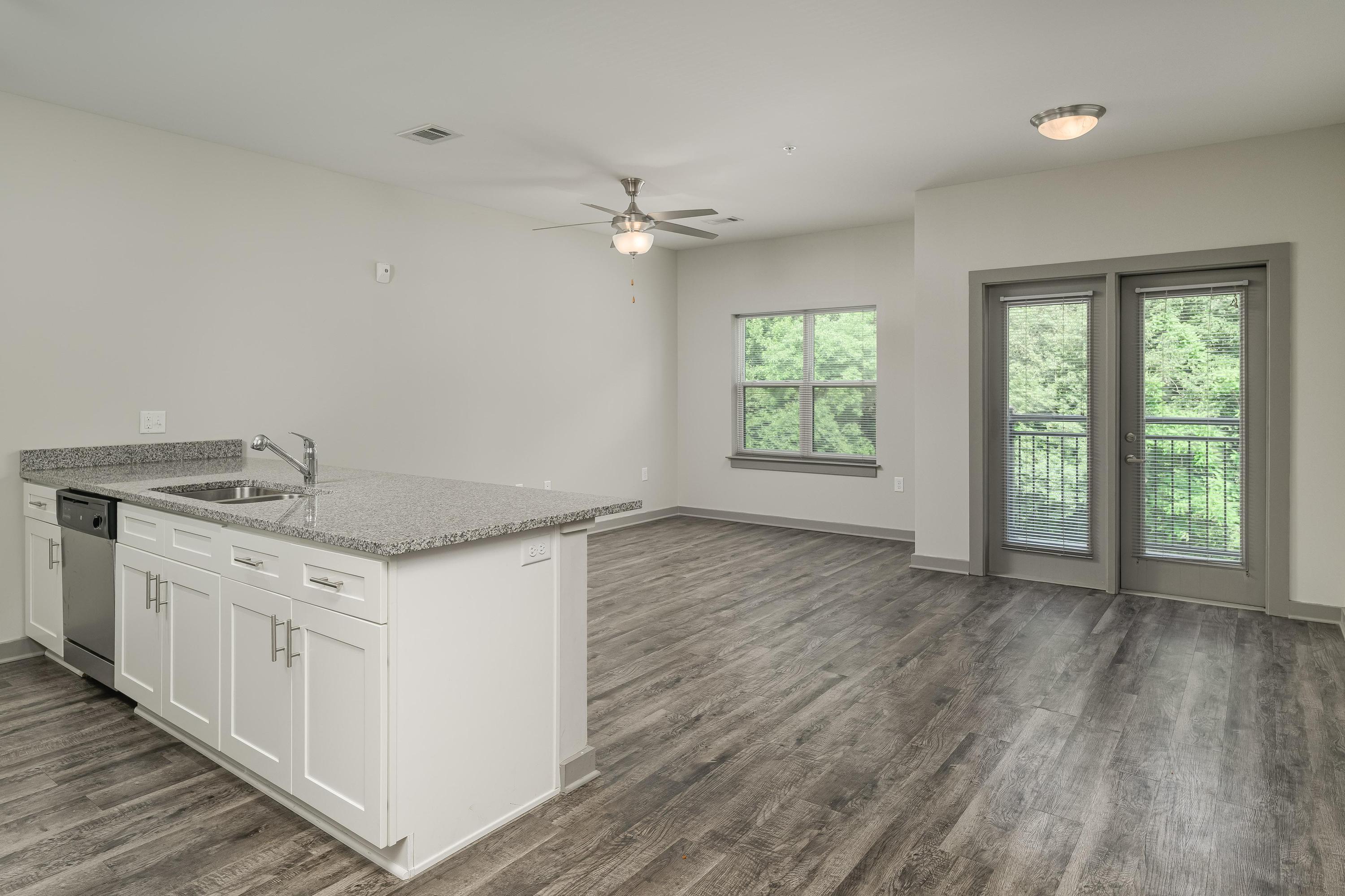 782 Riverfront Pkwy, 407