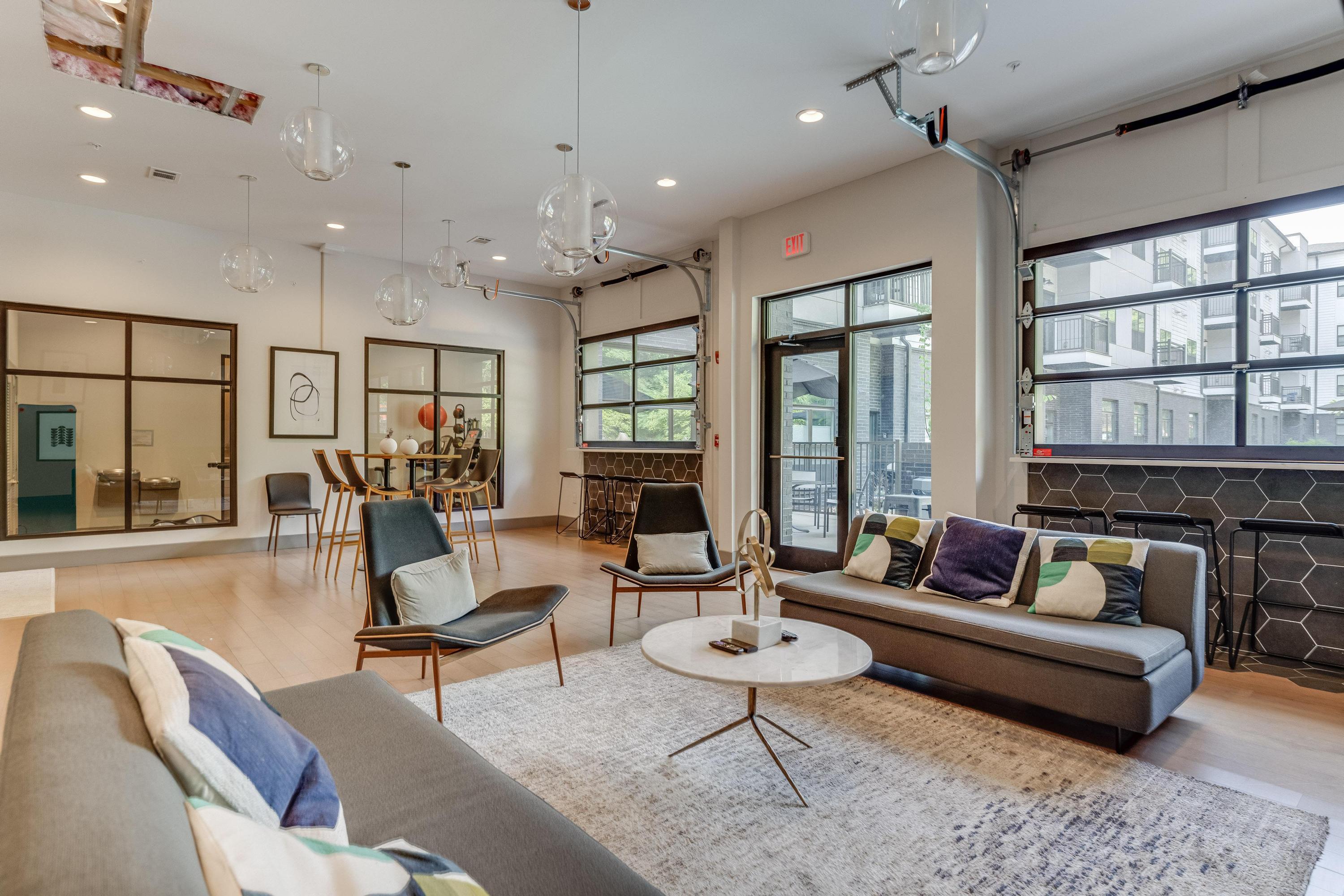 782 Riverfront Pkwy, 407