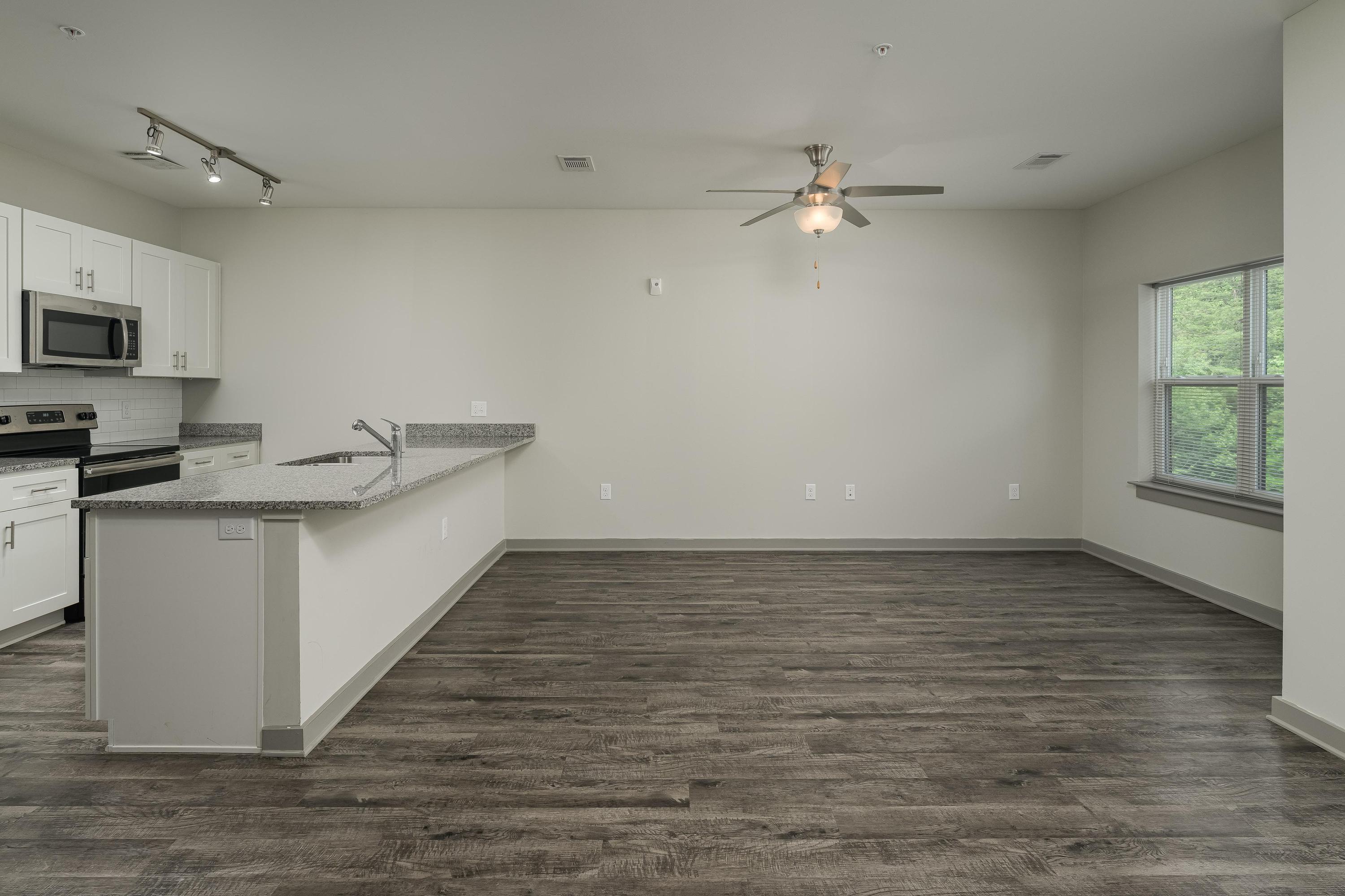 782 Riverfront Pkwy, 407