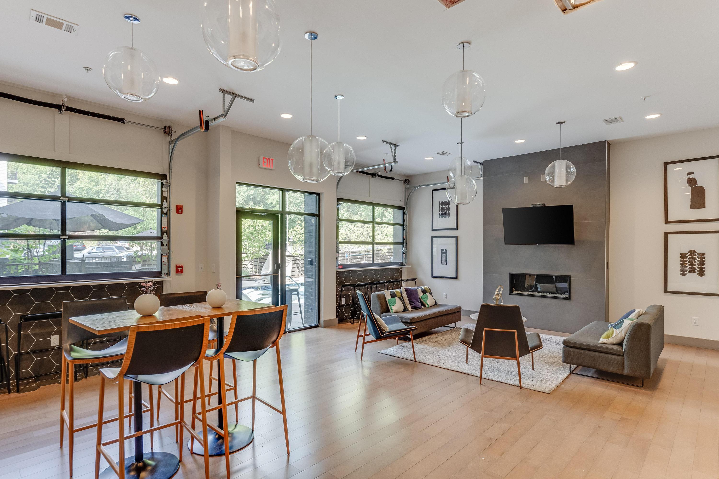 782 Riverfront Pkwy, 407