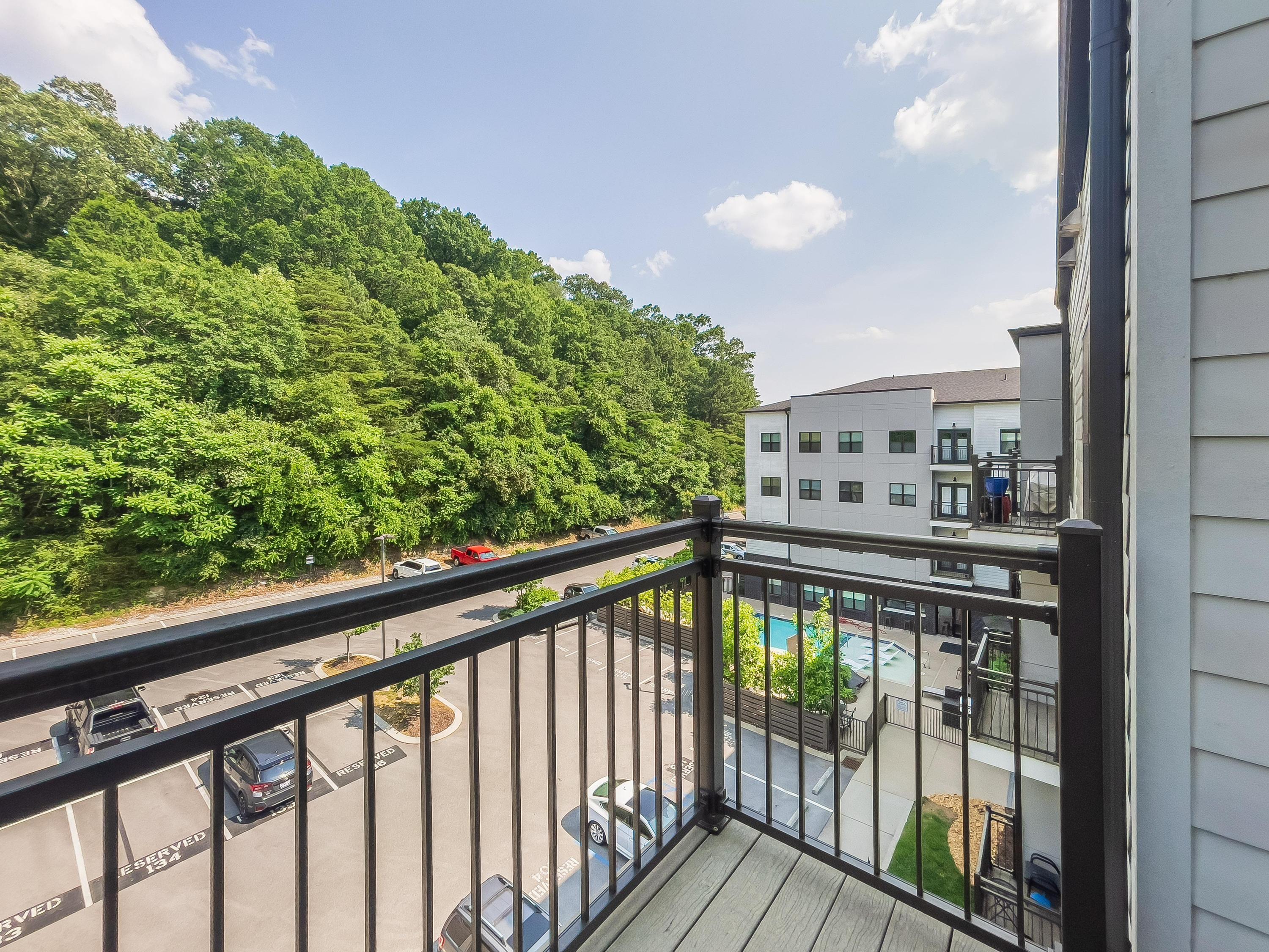 782 Riverfront Pkwy, 407