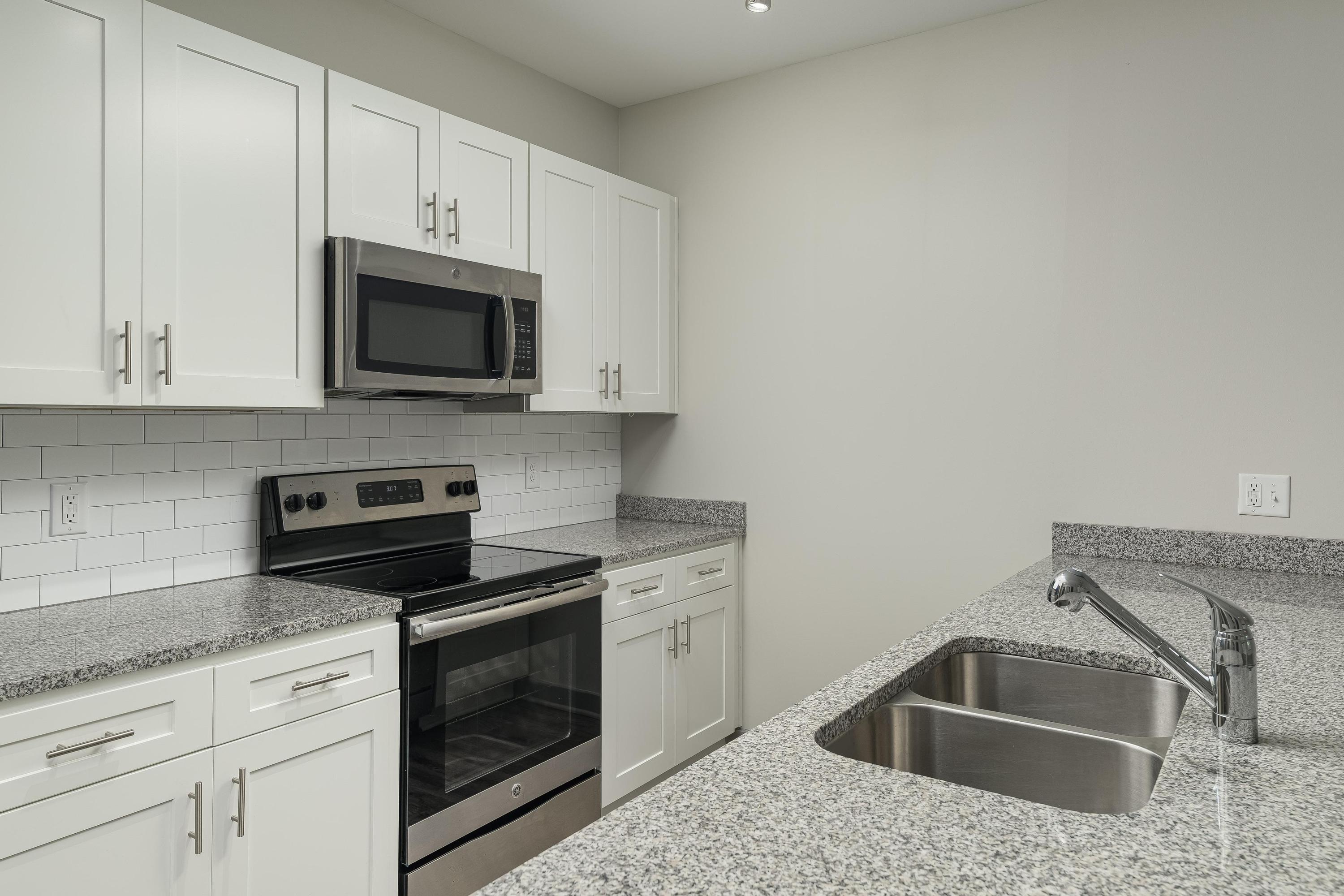 782 Riverfront Pkwy, 407