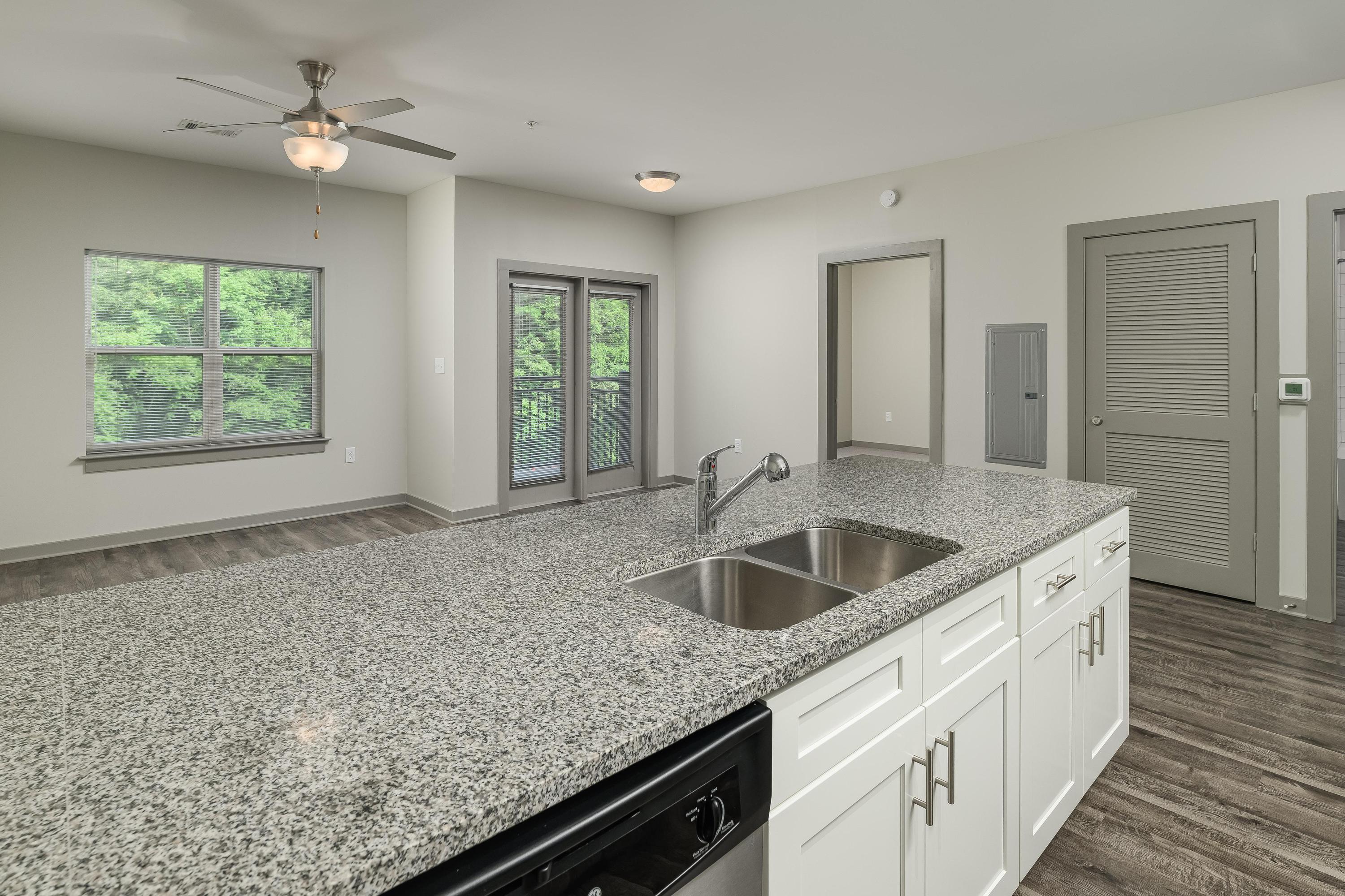782 Riverfront Pkwy, 407