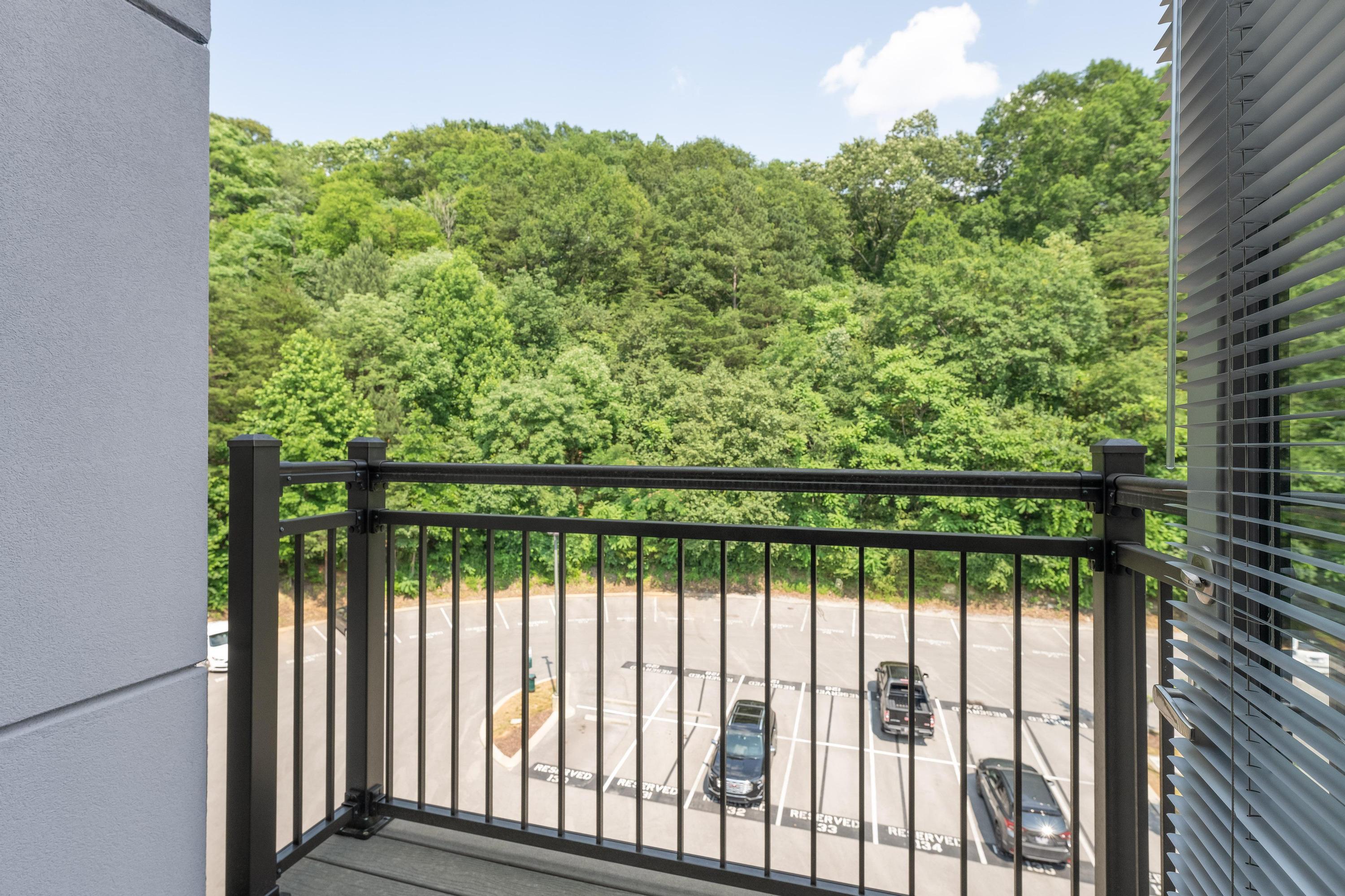 782 Riverfront Pkwy, 407