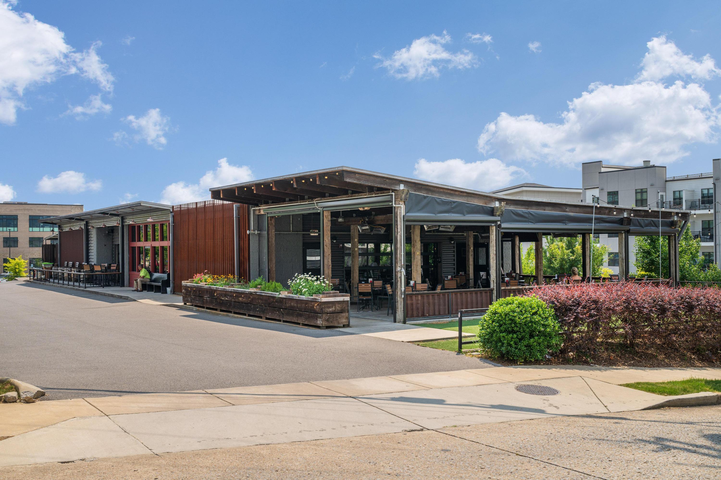 782 Riverfront Pkwy, 407