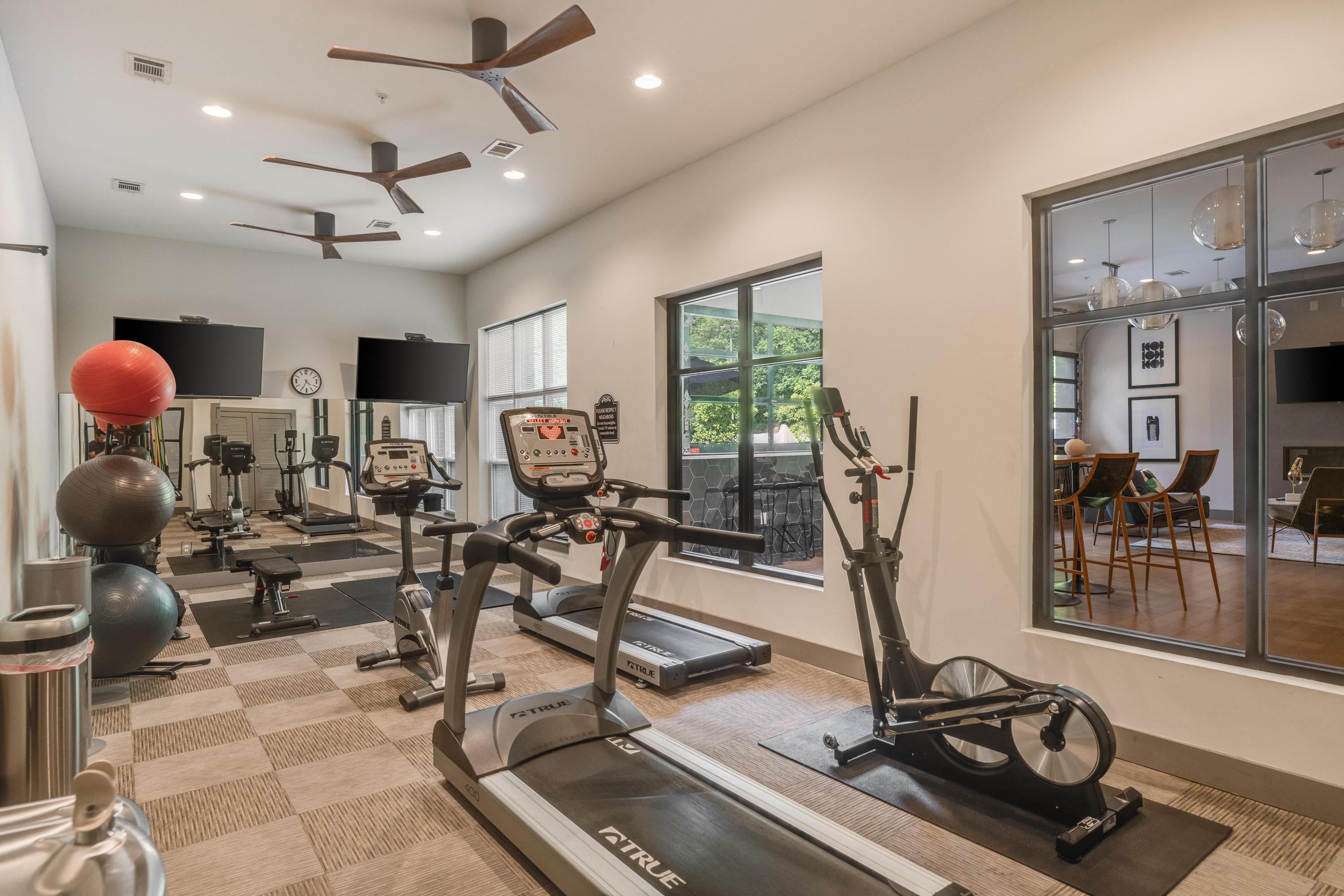 782 Riverfront Pkwy, 407
