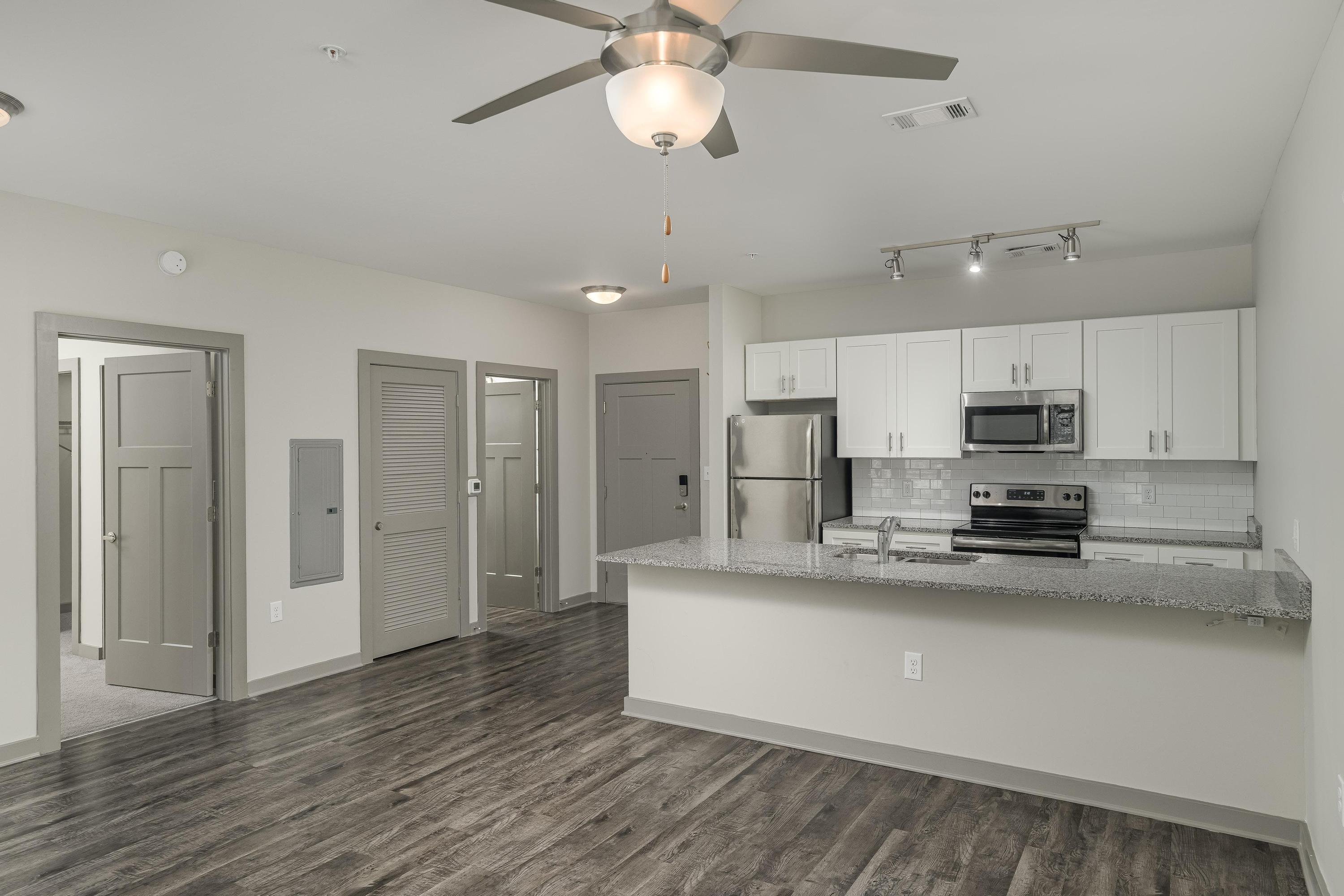 782 Riverfront Pkwy, 407