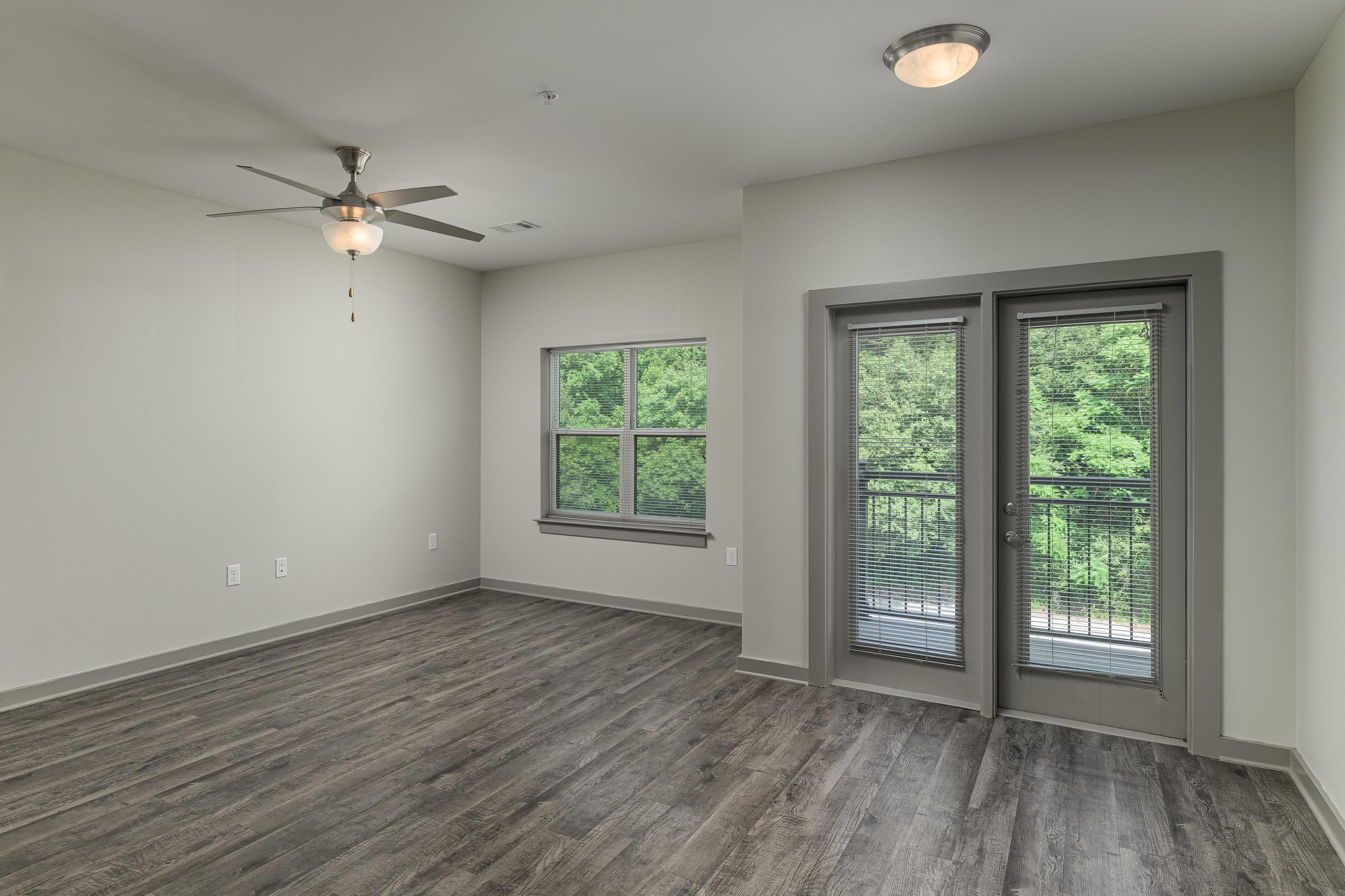 782 Riverfront Pkwy, 407