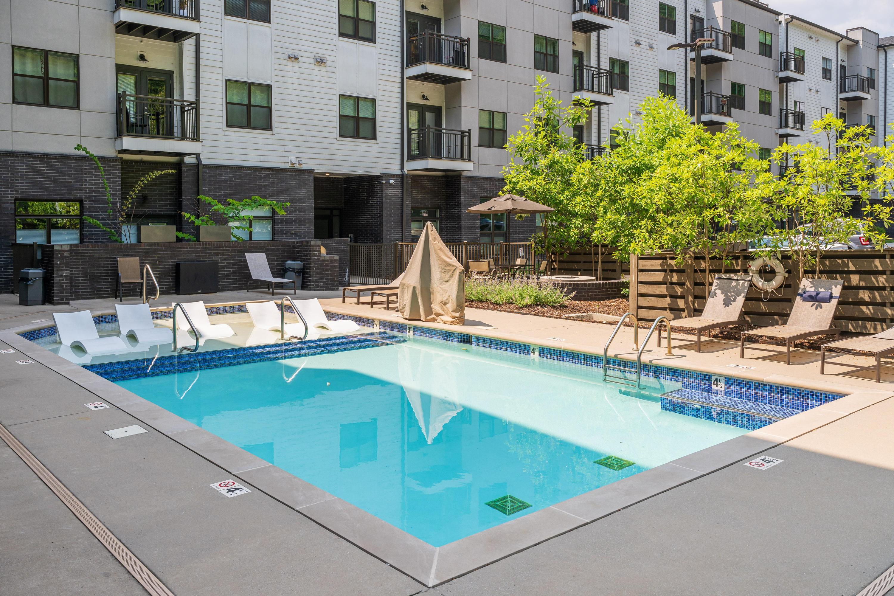 782 Riverfront Pkwy, 407