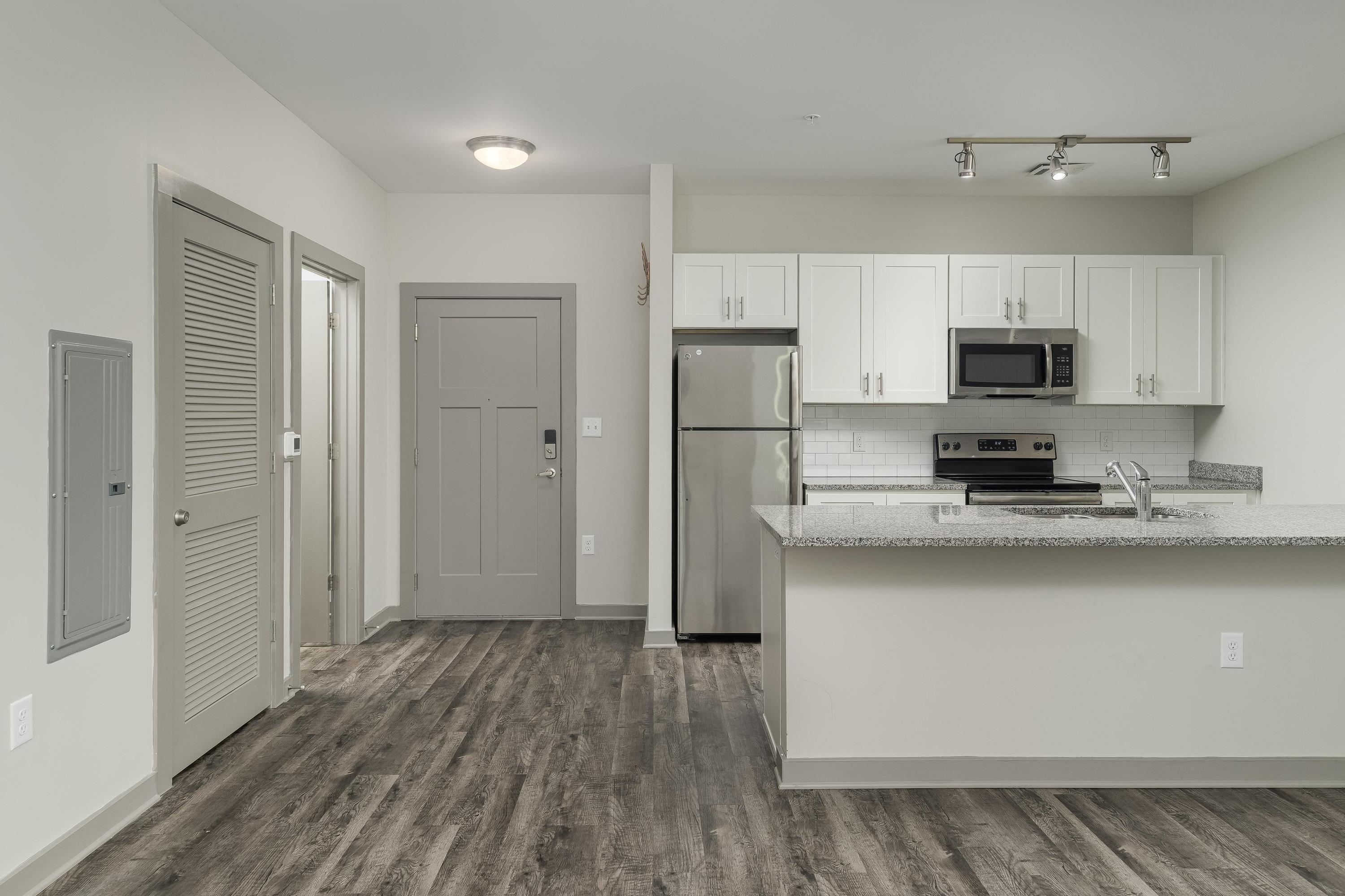 782 Riverfront Pkwy, 407
