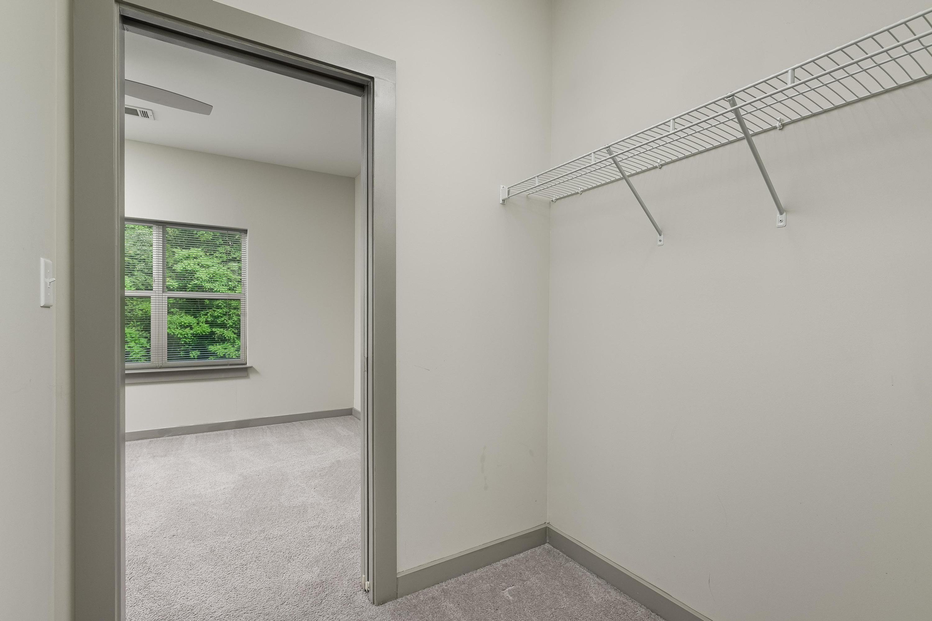 782 Riverfront Pkwy, 407
