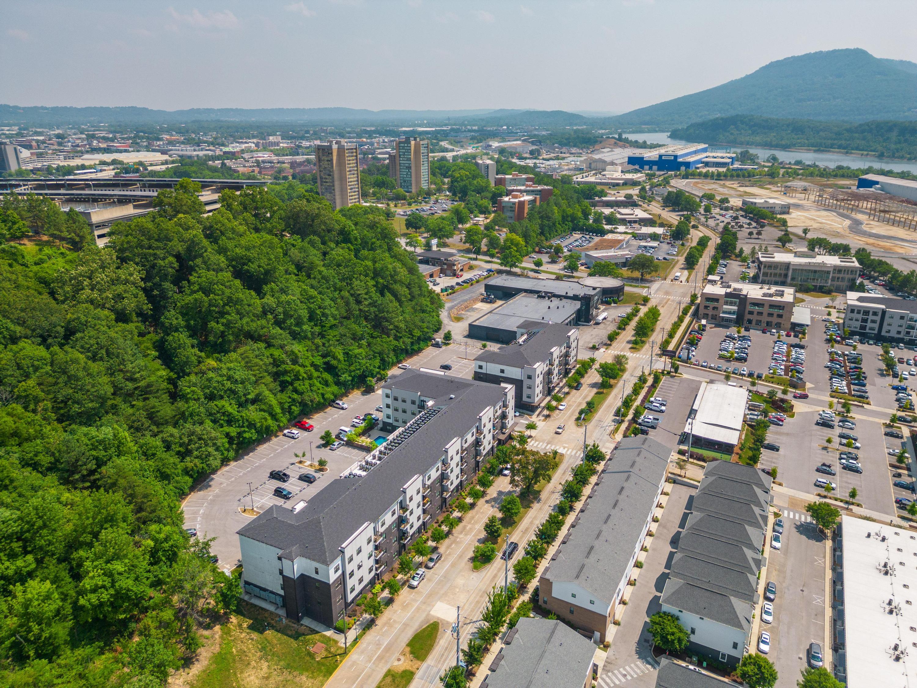 782 Riverfront Pkwy, 407