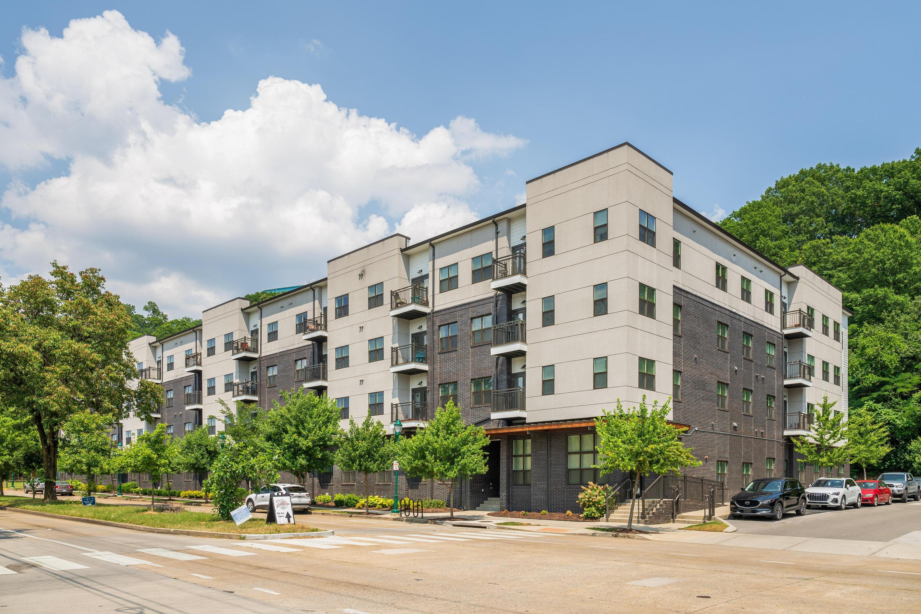 782 Riverfront Pkwy, 407