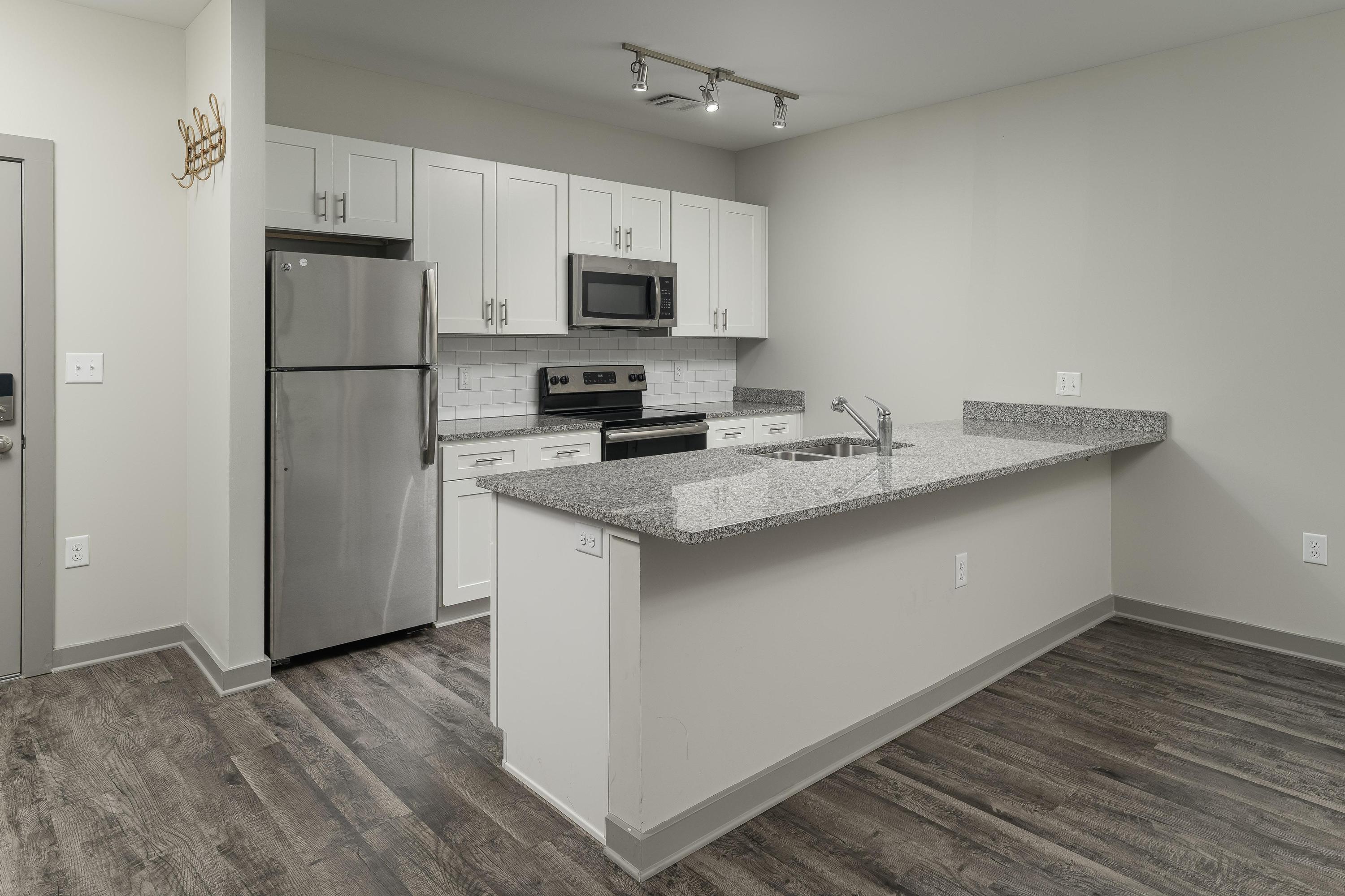 782 Riverfront Pkwy, 407
