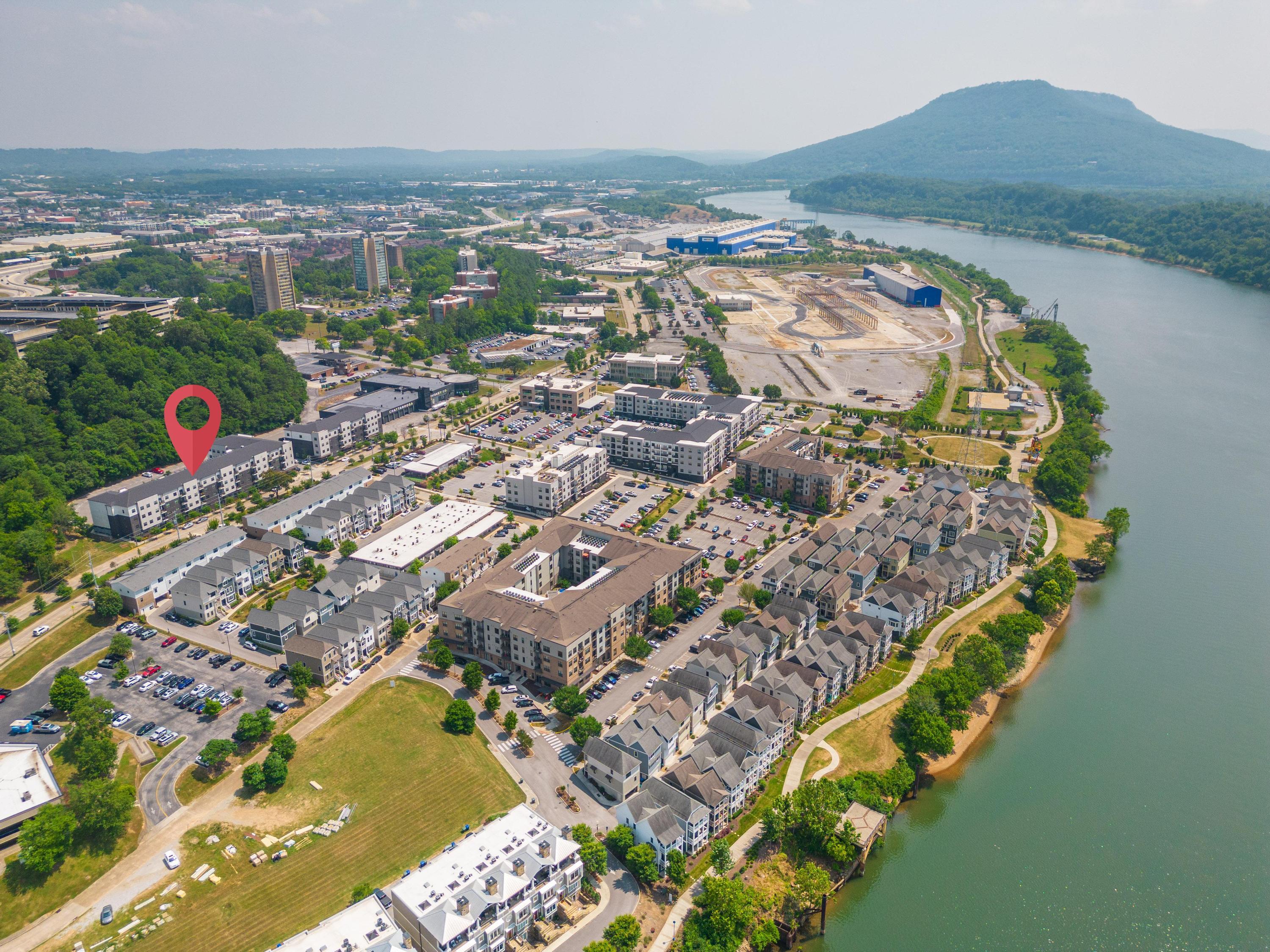 782 Riverfront Pkwy, 407