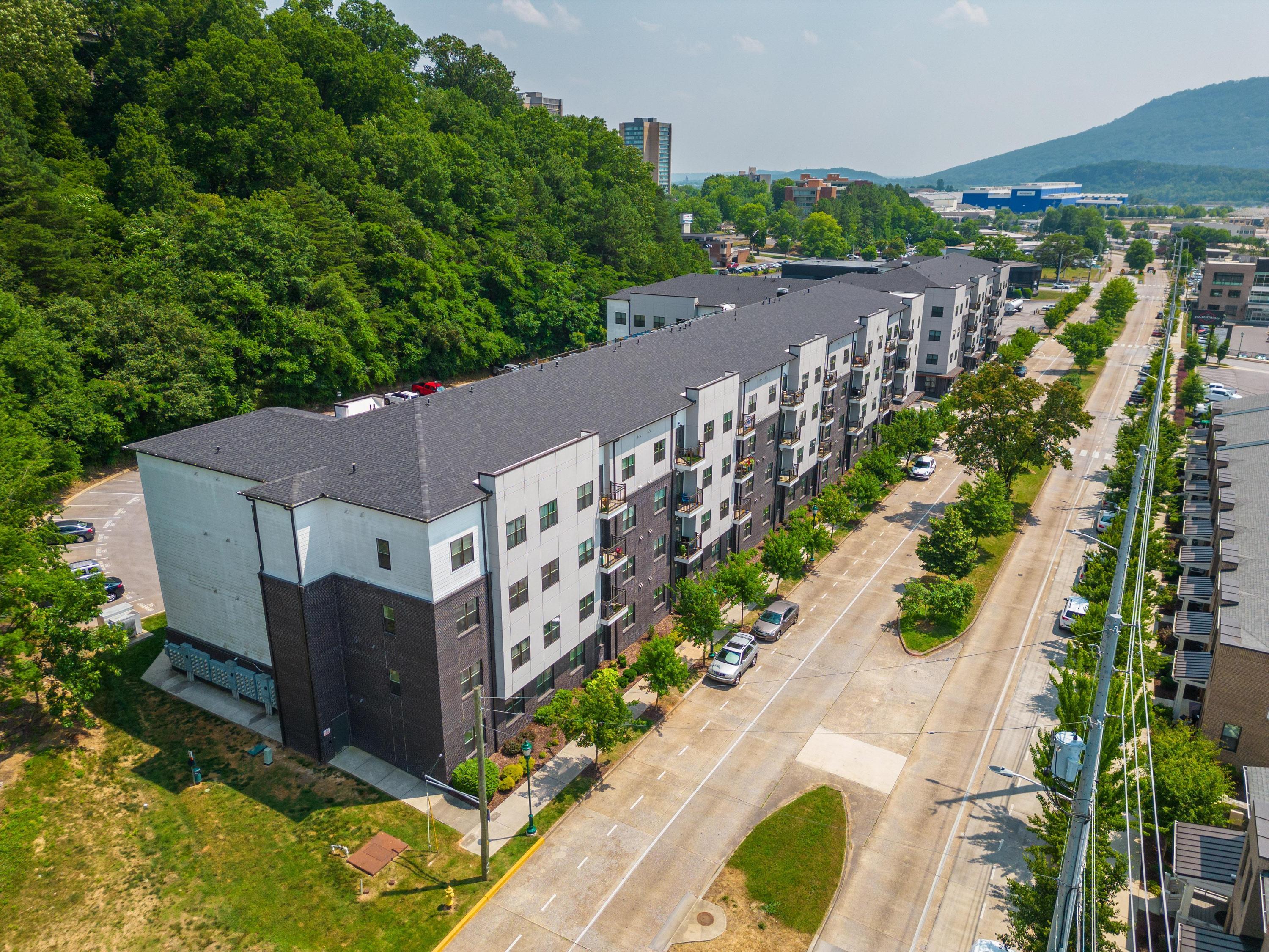 782 Riverfront Pkwy, 407