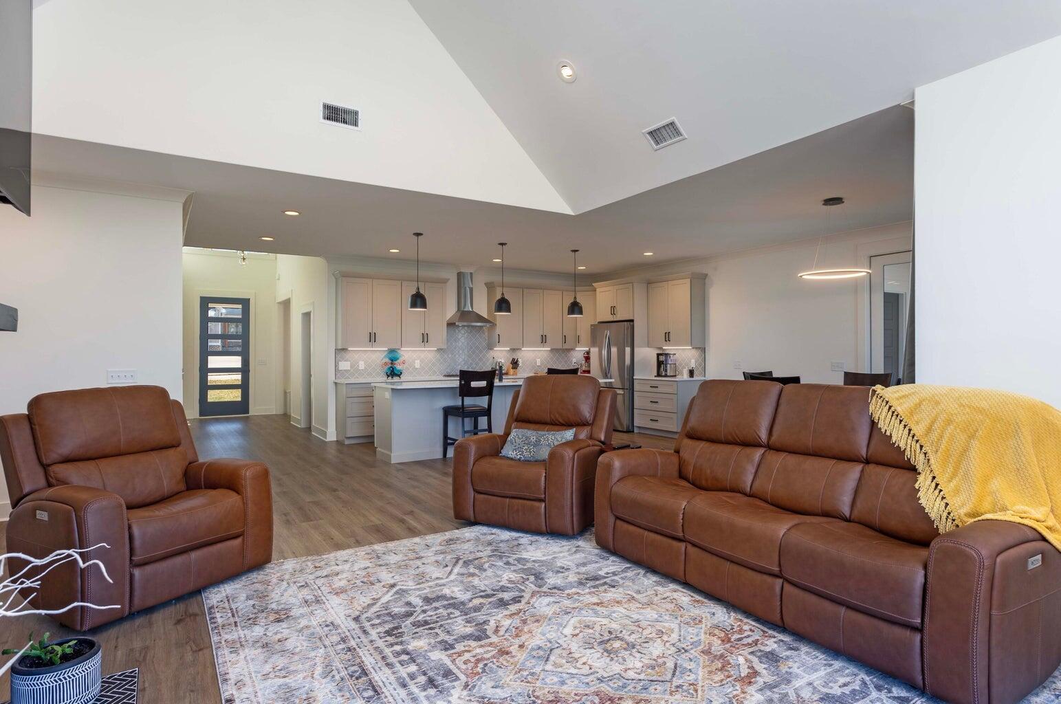 7353 Paxton Cir